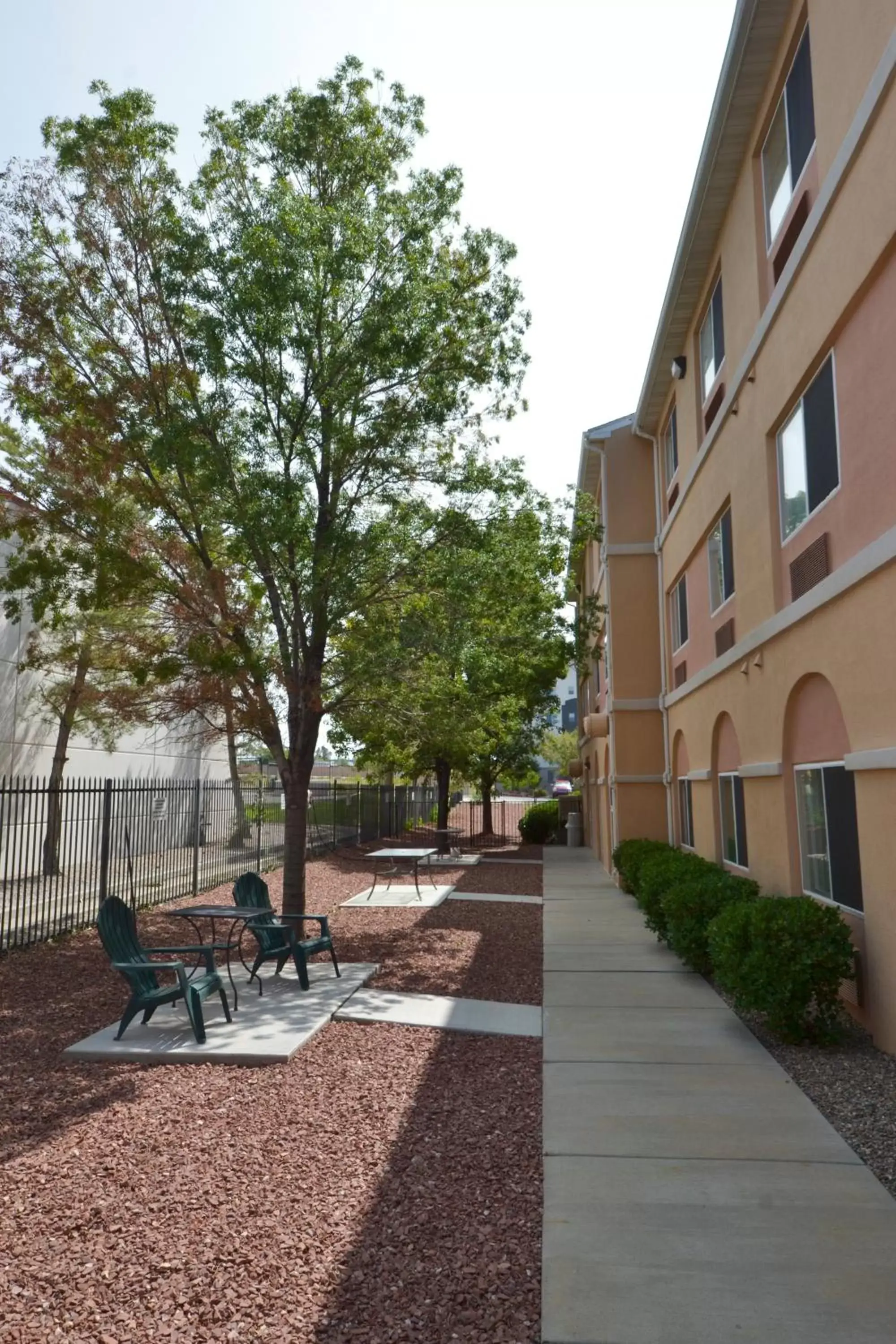 Patio in Days Inn & Suites by Wyndham Airport Albuquerque