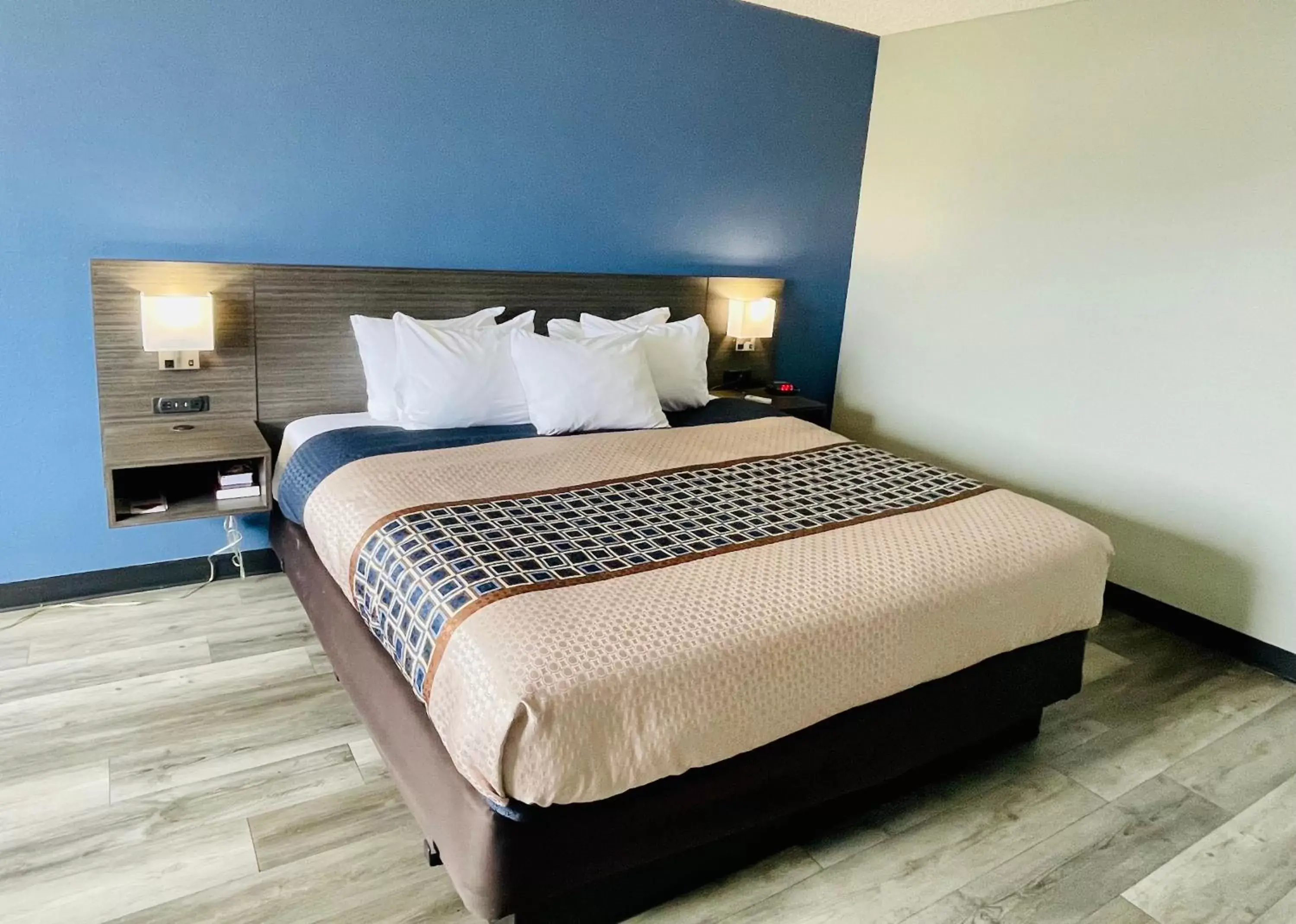 Bed in Americas Choice Inn & Suites