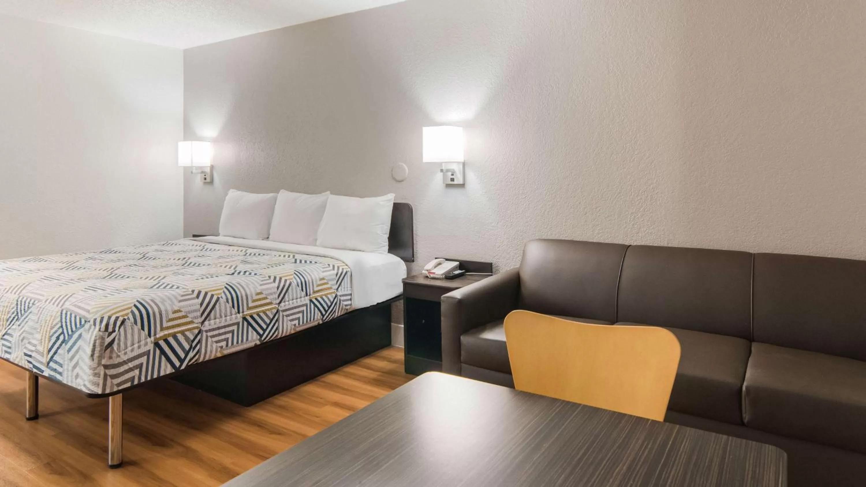 Photo of the whole room, Bed in Motel 6-Addison, TX - Dallas