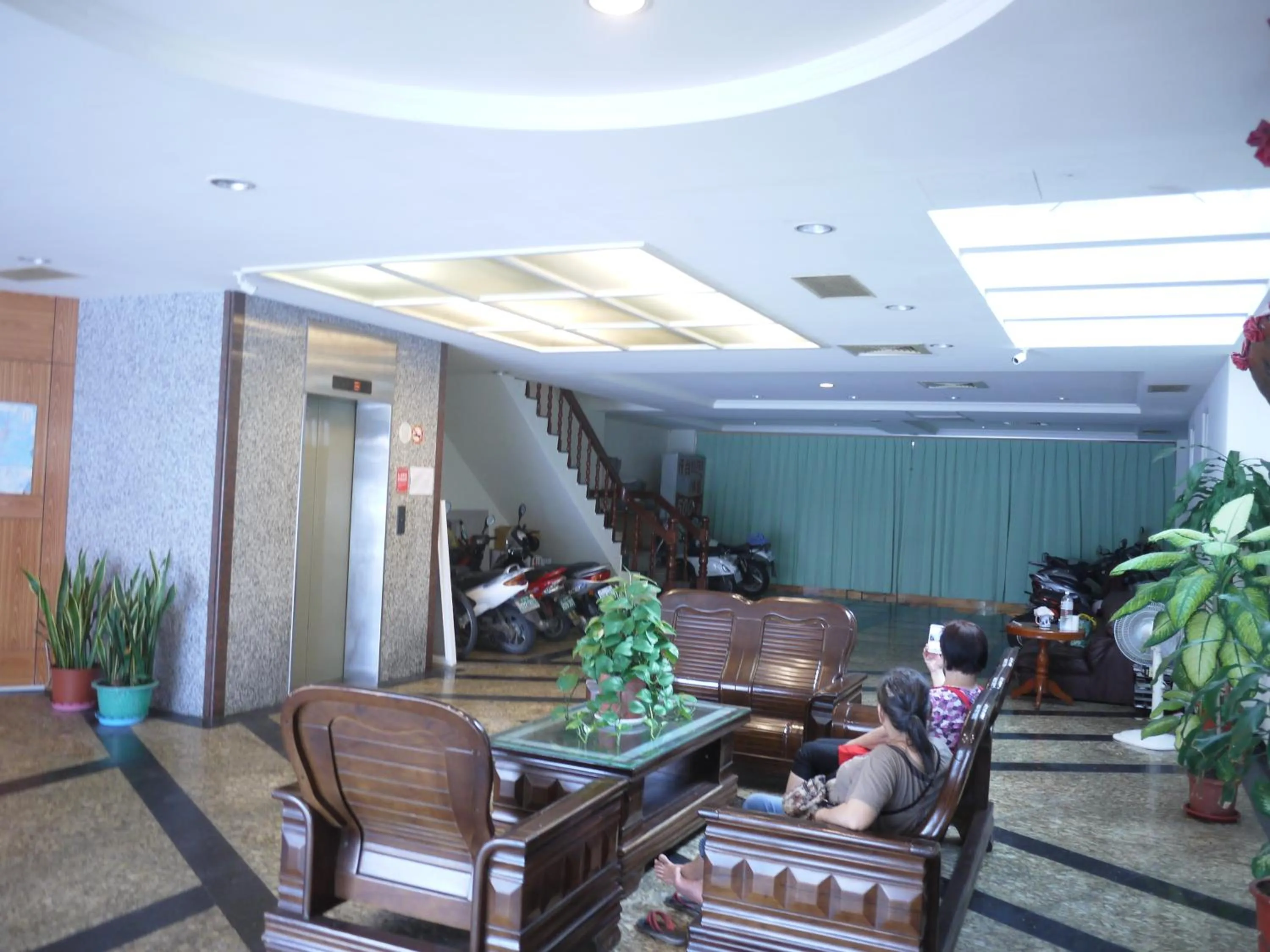 Communal lounge/ TV room in Chantai Hotel