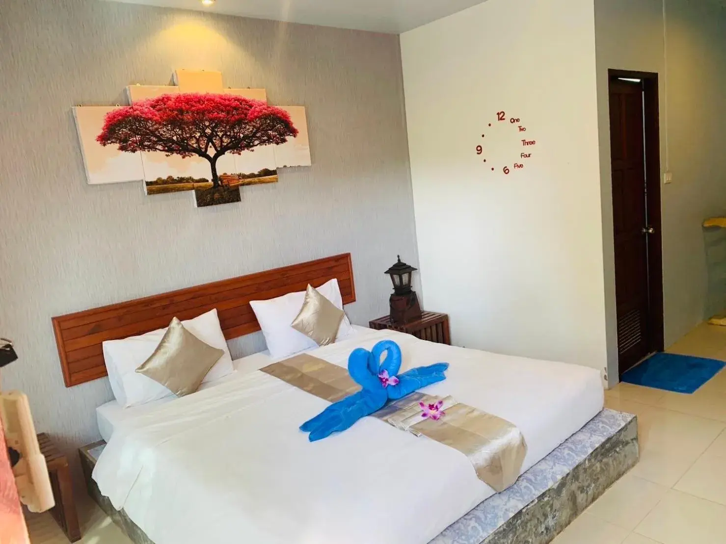 Property building, Bed in Andawa Lanta Resort