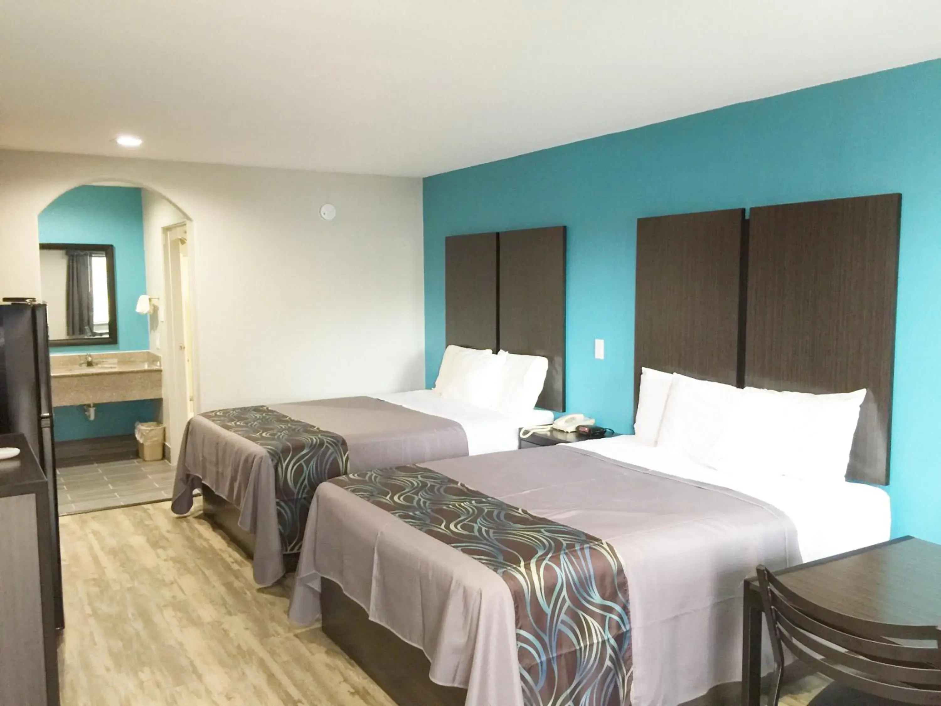 Bed in Americas Best Value Inn & Suites Mont Belvieu Houston