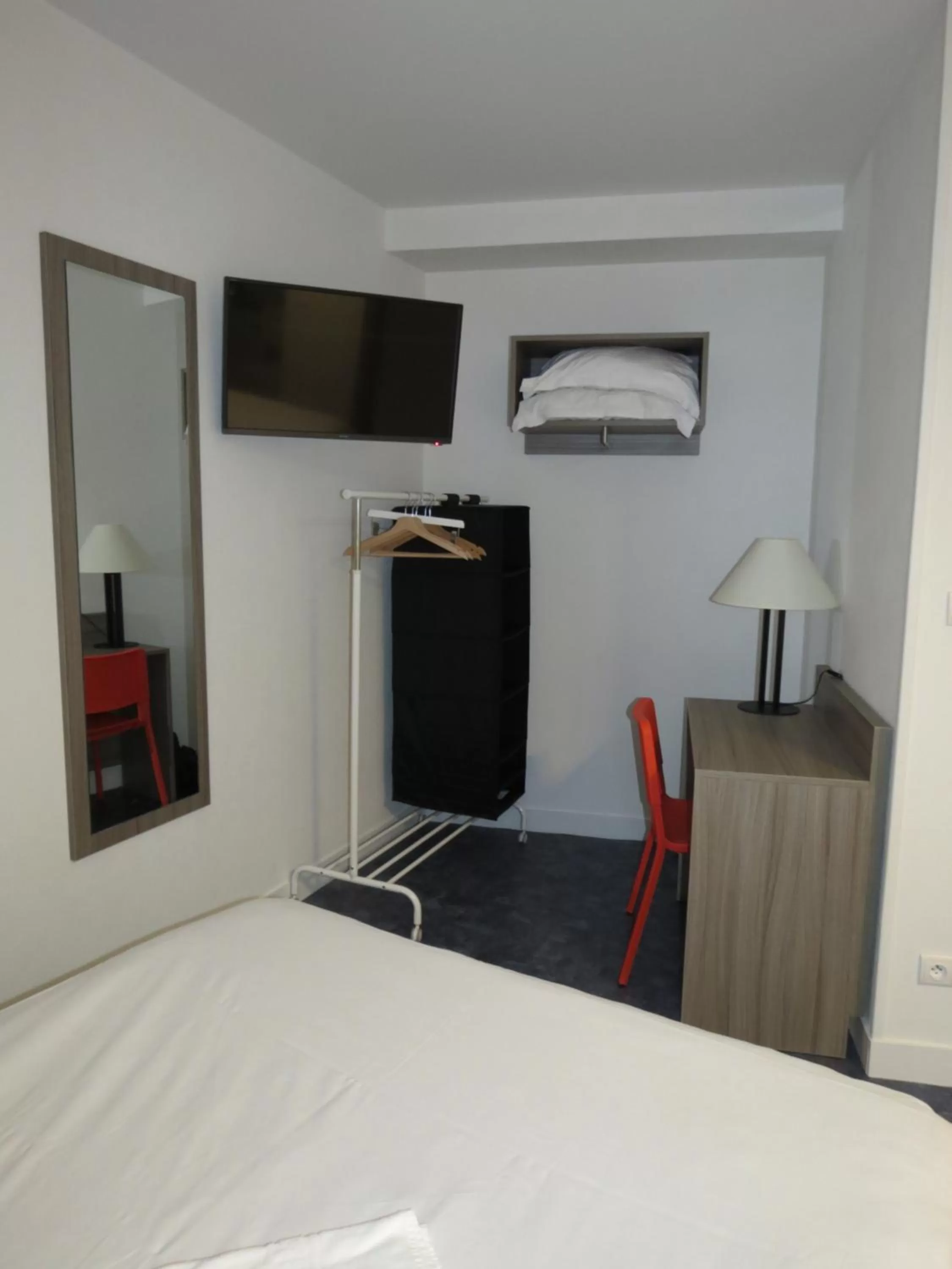 Photo of the whole room, Bed in Hotel le Faisan