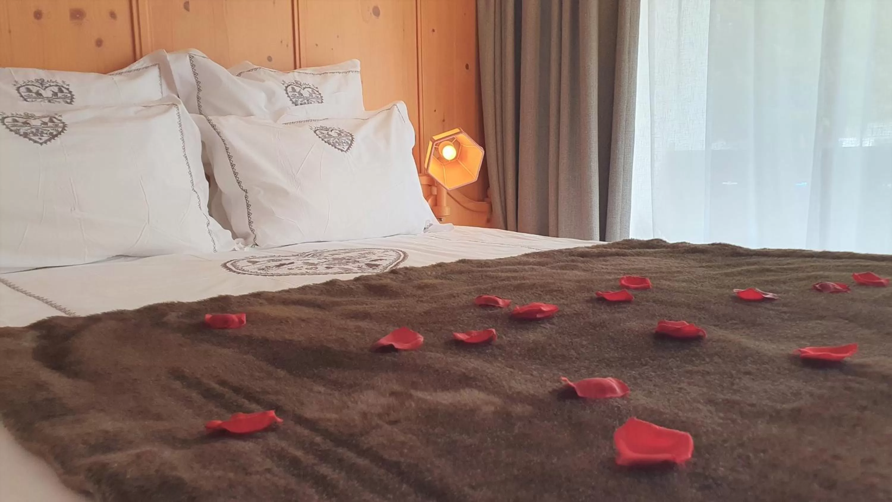 Bedroom, Bed in Hôtel Macchi Restaurant & Spa