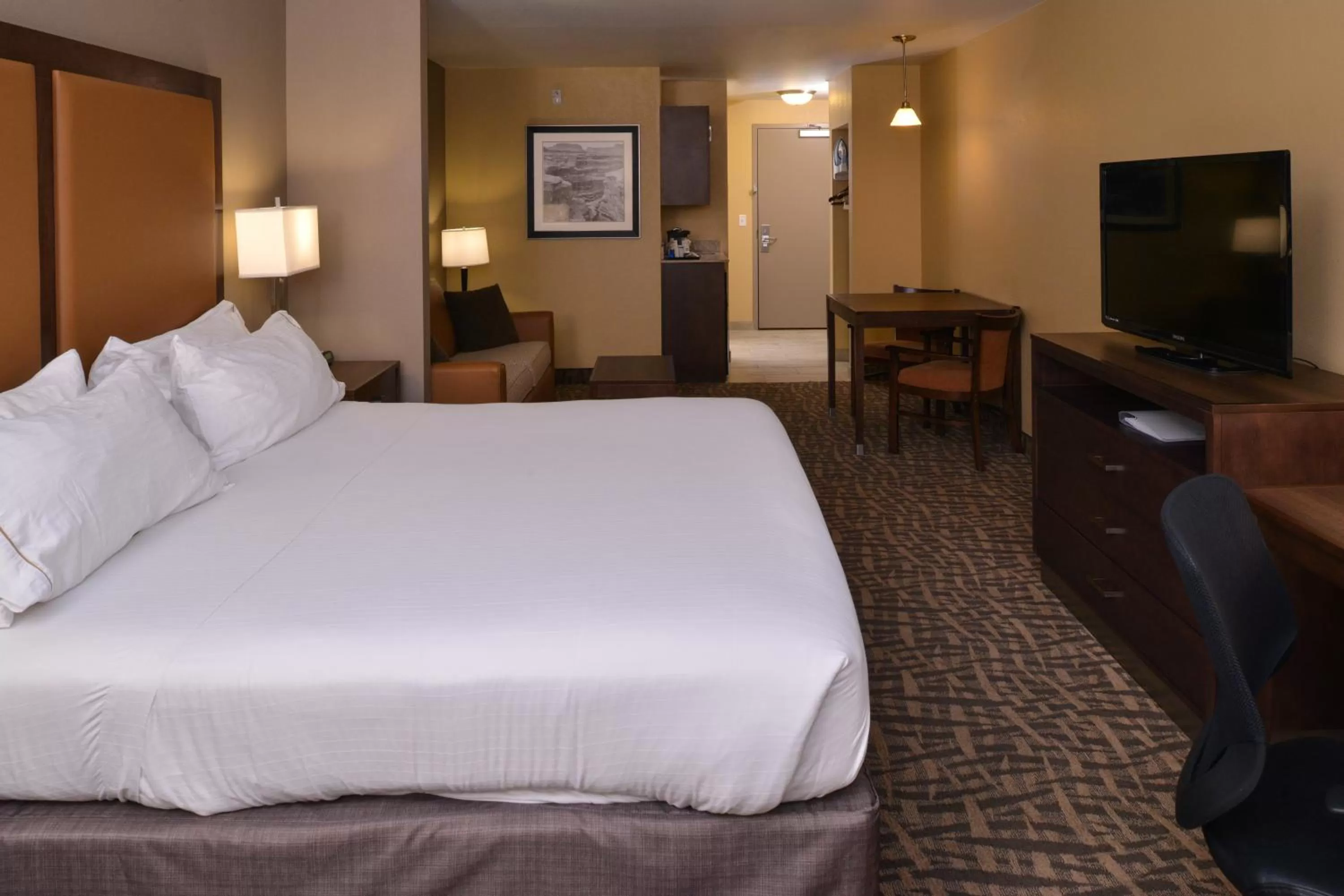 Bedroom, Bed in Holiday Inn Express & Suites Page - Lake Powell Area by IHG