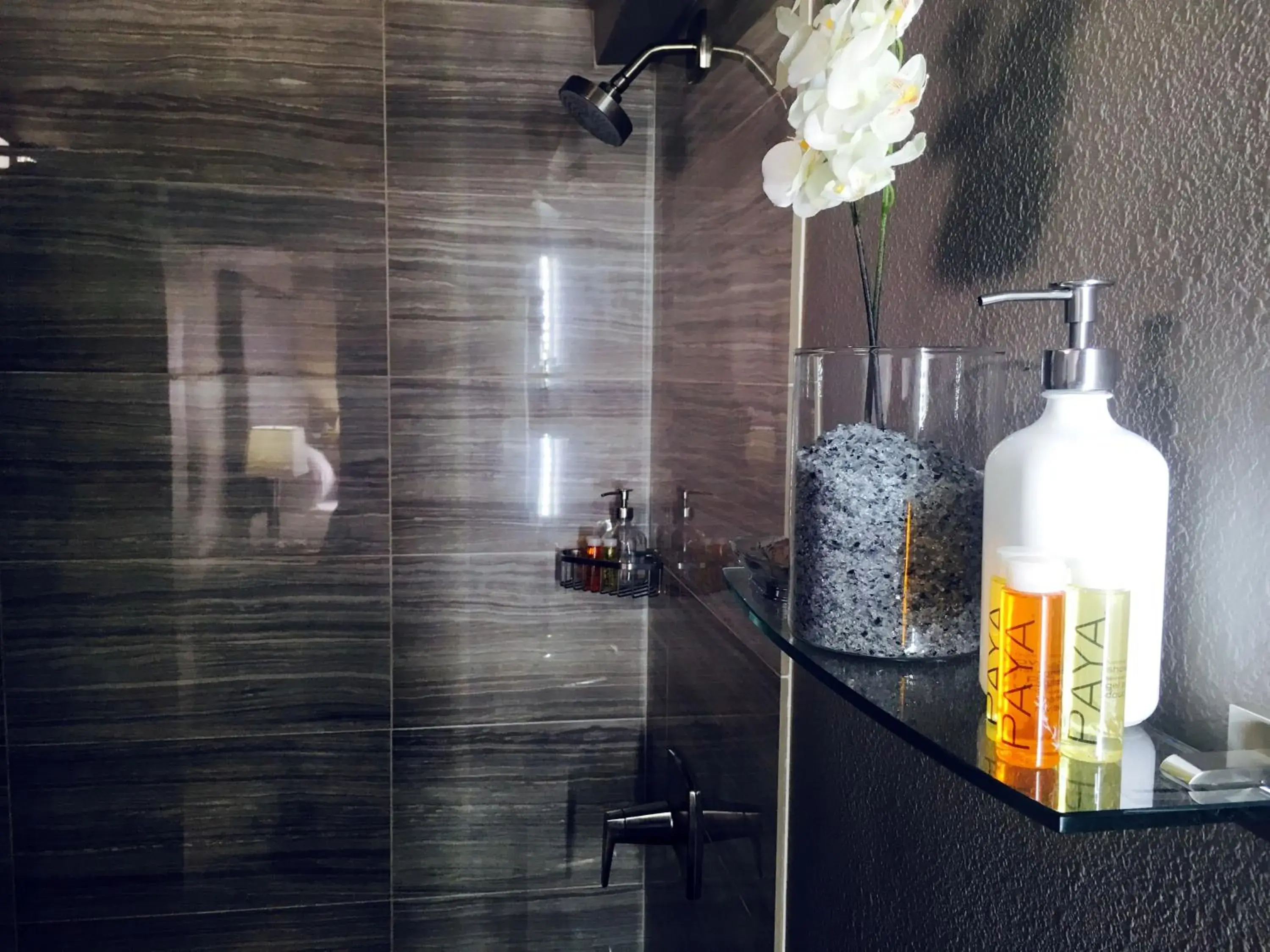 Shower, Bathroom in Arden Star Hotel