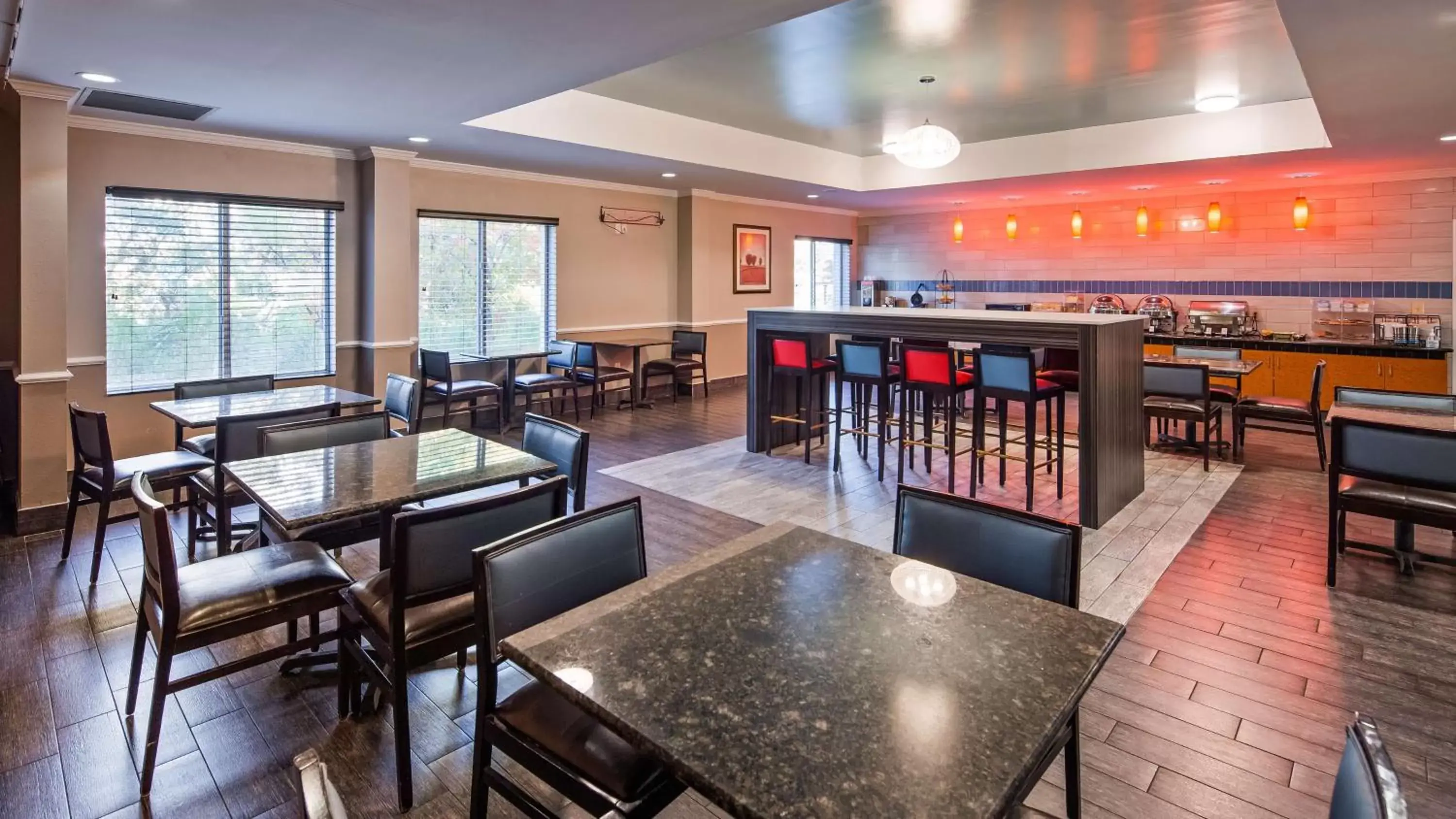 Restaurant/Places to Eat in Best Western Airport Inn & Suites