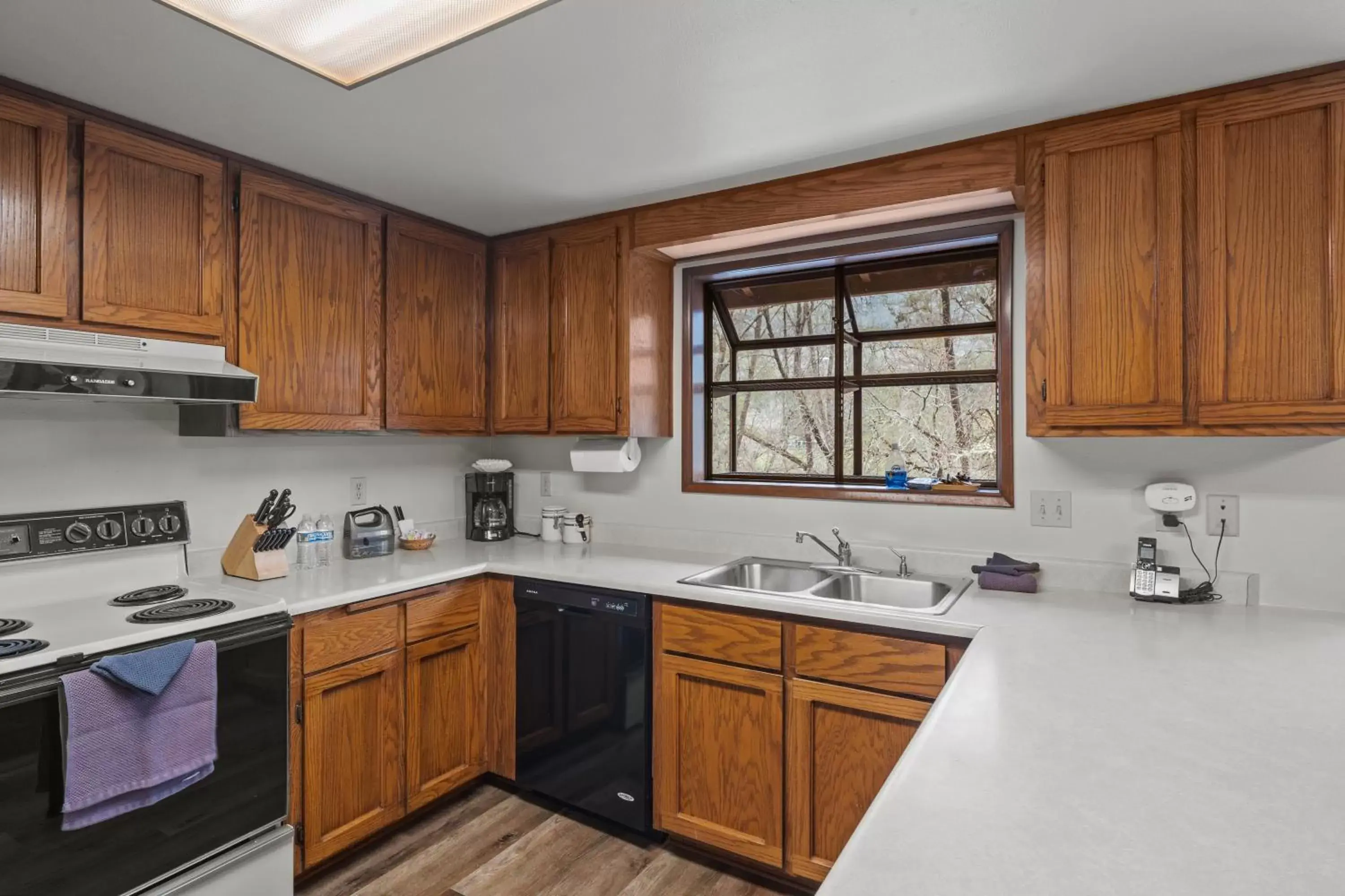 Kitchen/Kitchenette in Weasku Inn