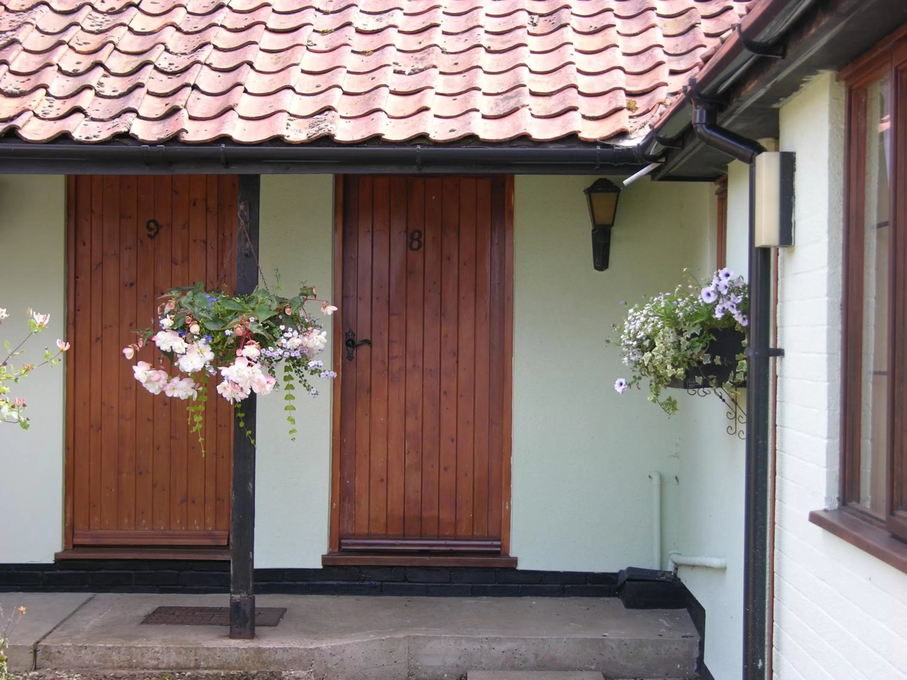 Facade/entrance in Six Bells Inn