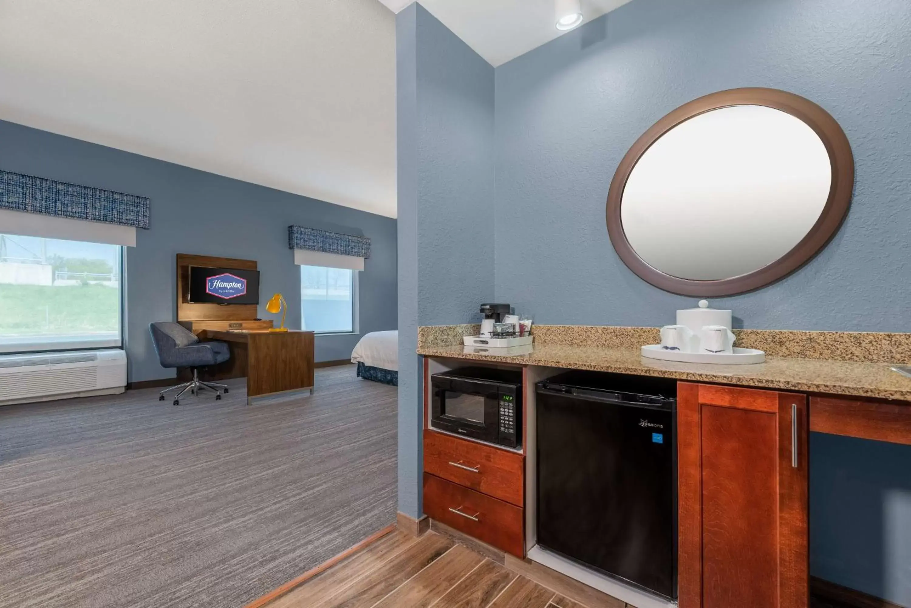 Bedroom, Bathroom in Hampton Inn & Suites Hopkinsville