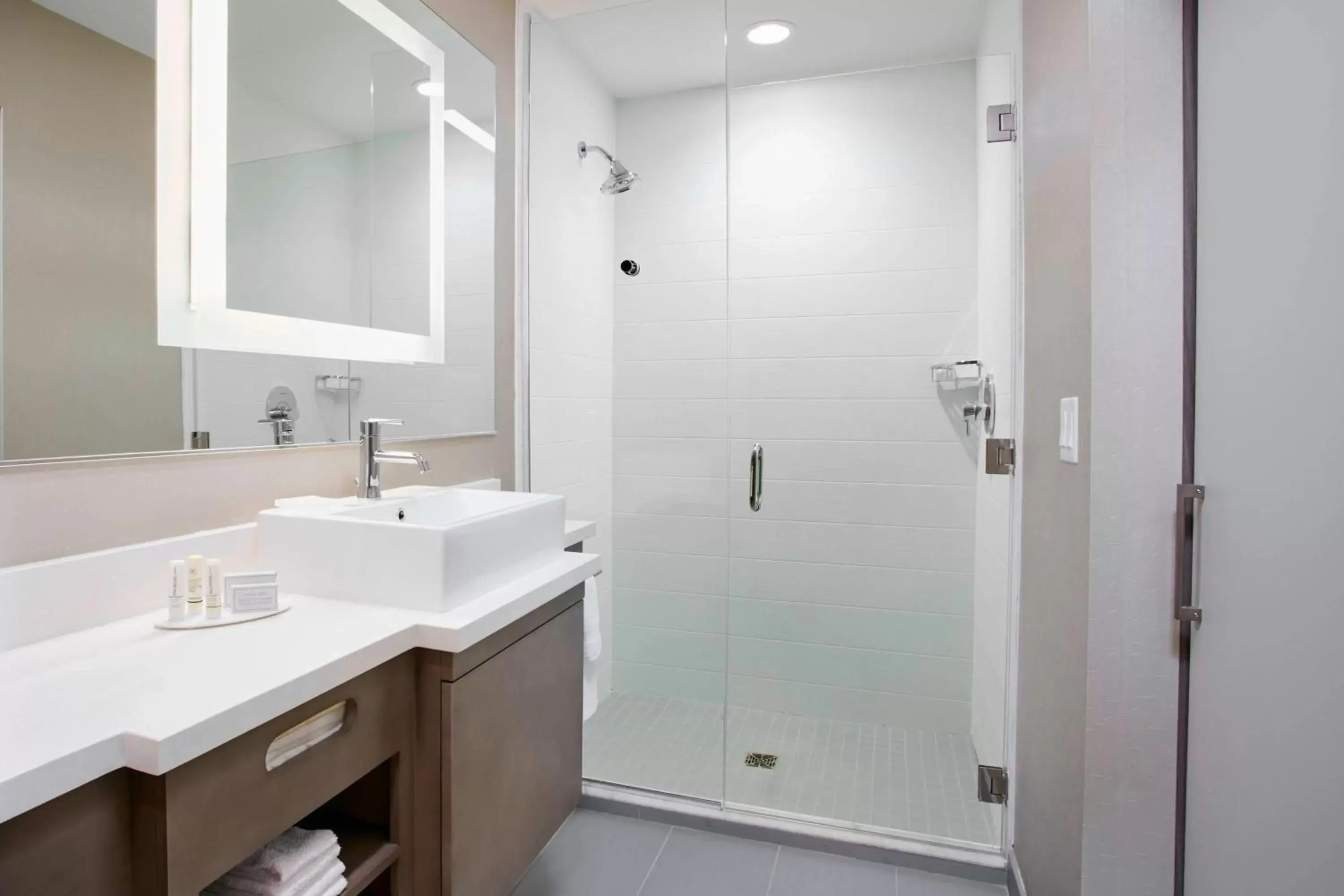 Bathroom in SpringHill Suites by Marriott Milwaukee Downtown