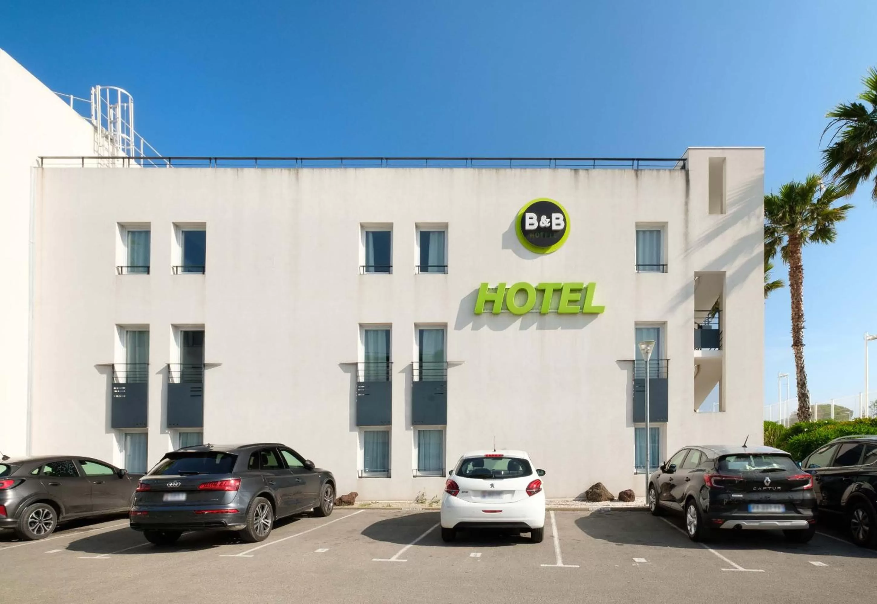 Property building in B&B HOTEL Cannes La Bocca Plage