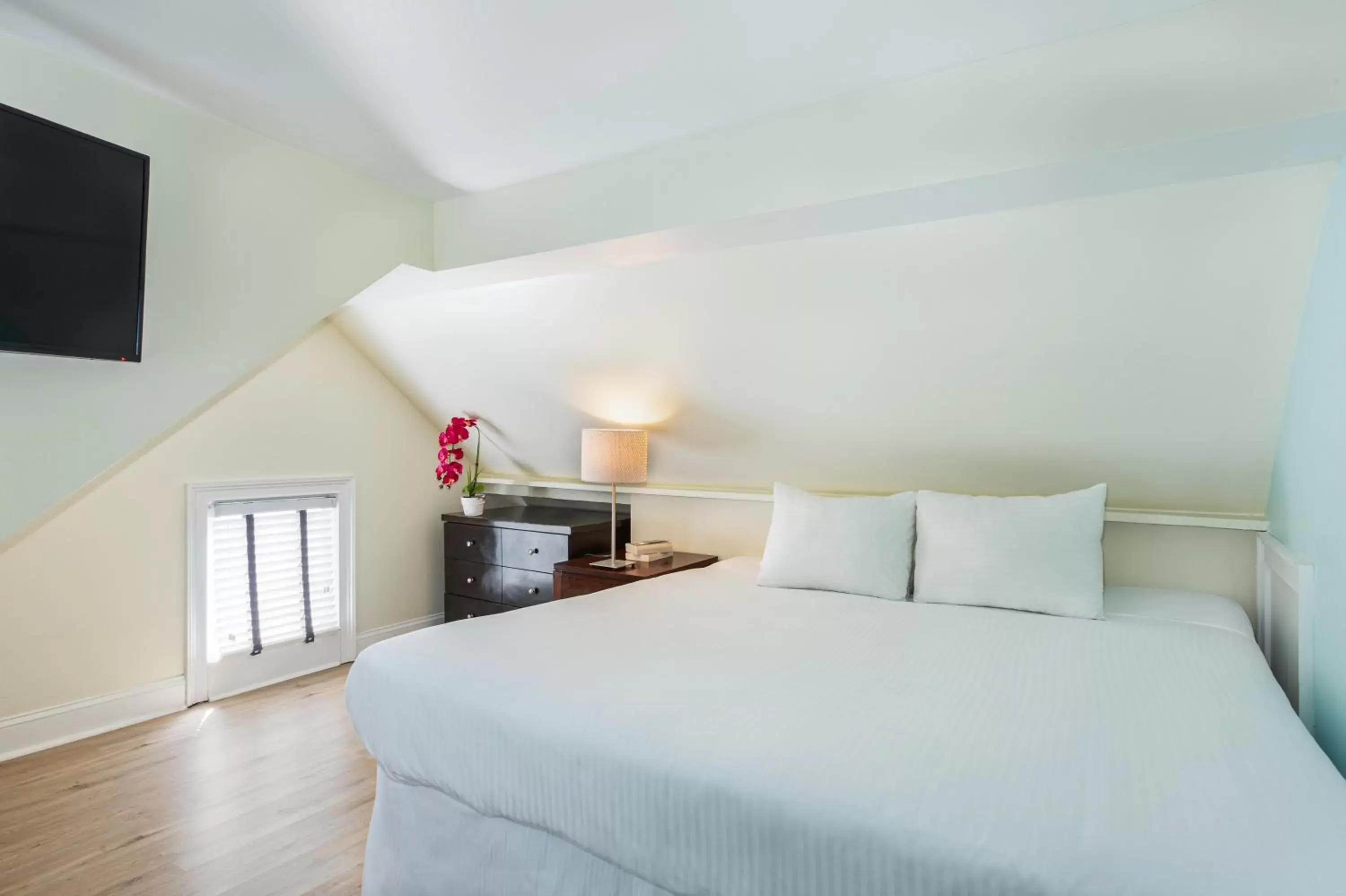 Private Loft Suite in Nyah - Adult Exclusive Private Loft Suite in Nyah - Adult Exclusive