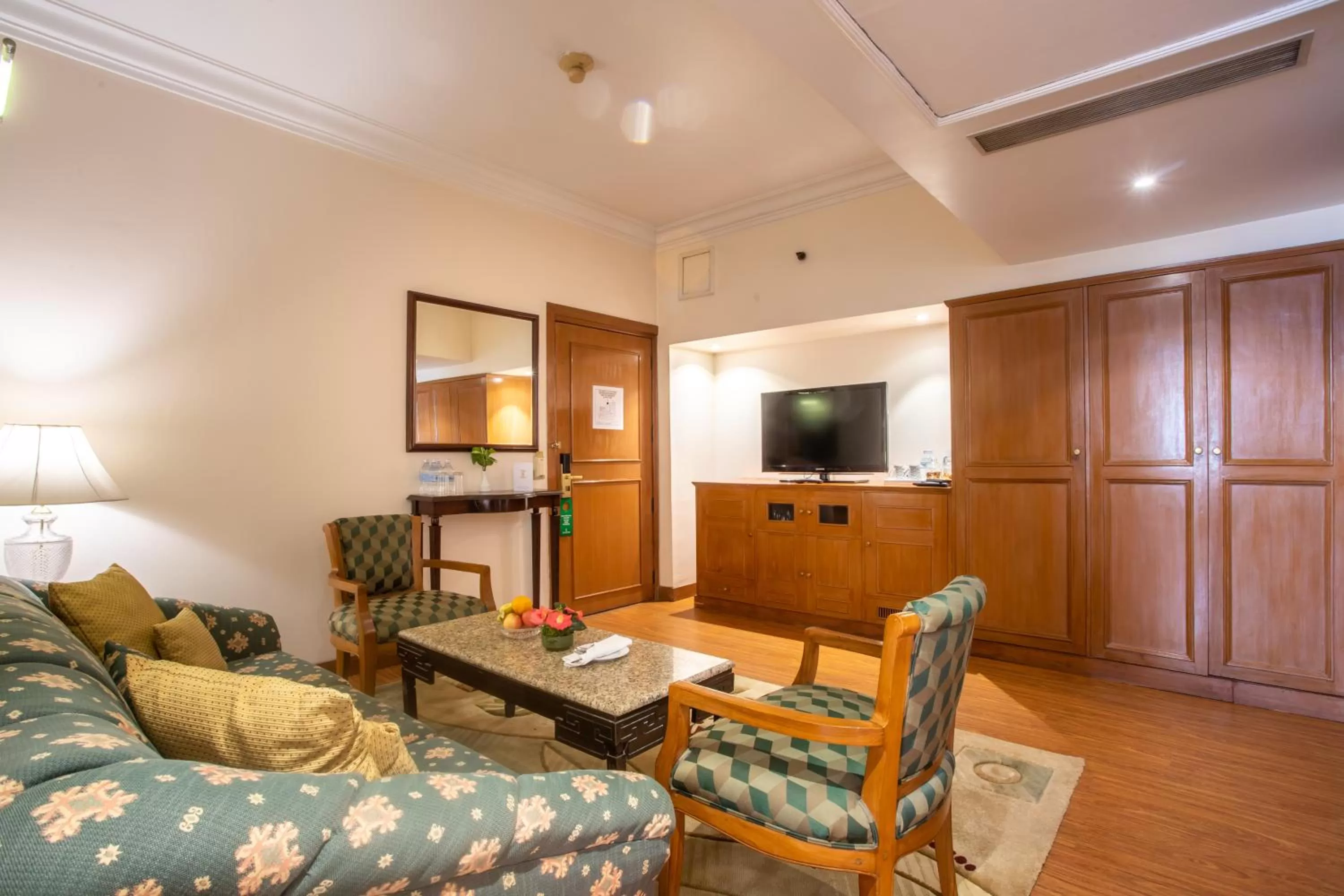 TV and multimedia in The Everest Hotel