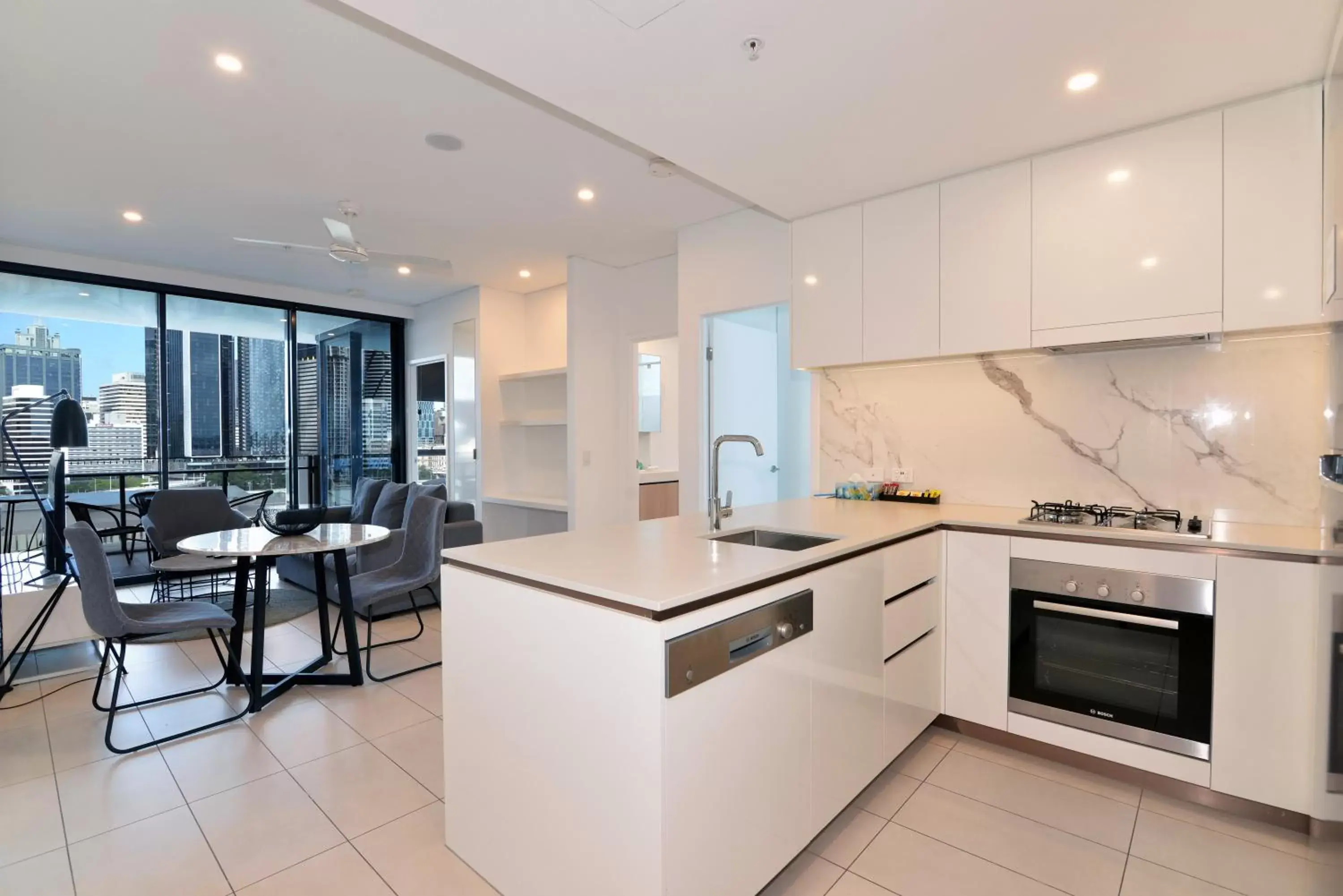 Kitchen or kitchenette, Kitchen/Kitchenette in Hope Street Apartments by CLLIX