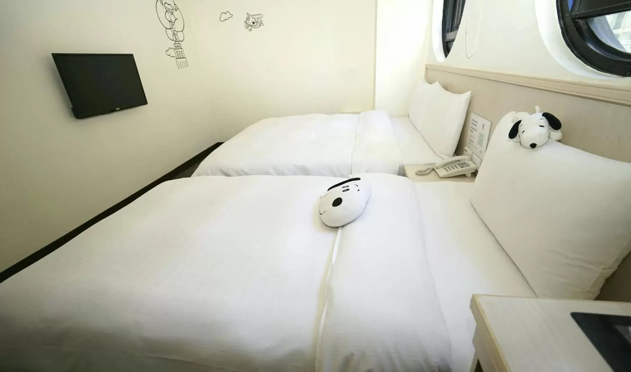 bunk bed, Bed in Century Hotel