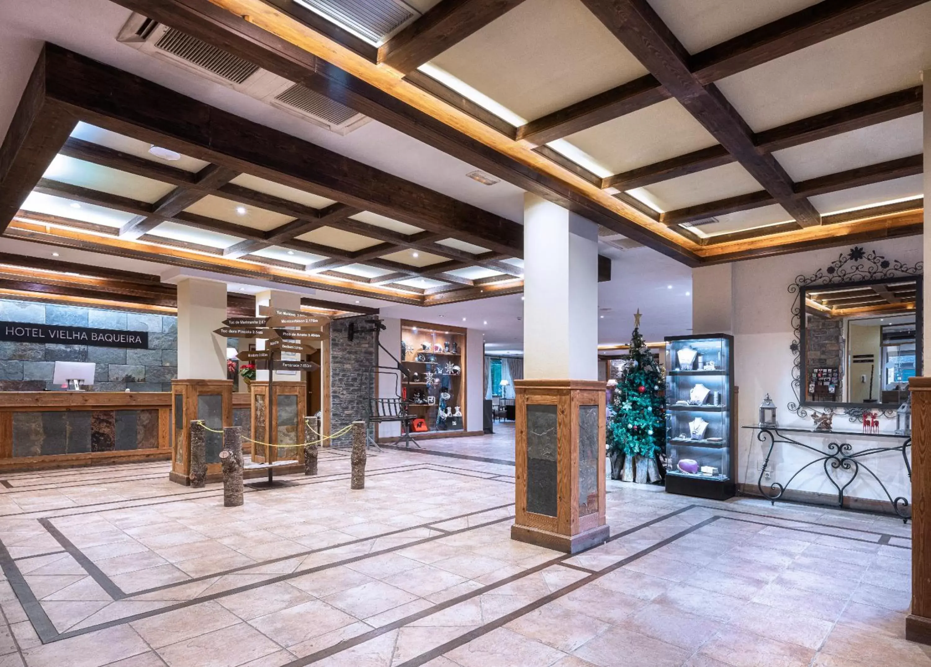 Lobby or reception in Hotel Vielha Val d'Aran, Affiliated by Meliá Lobby or reception in Hotel Vielha Val d'Aran, Affiliated by Meliá