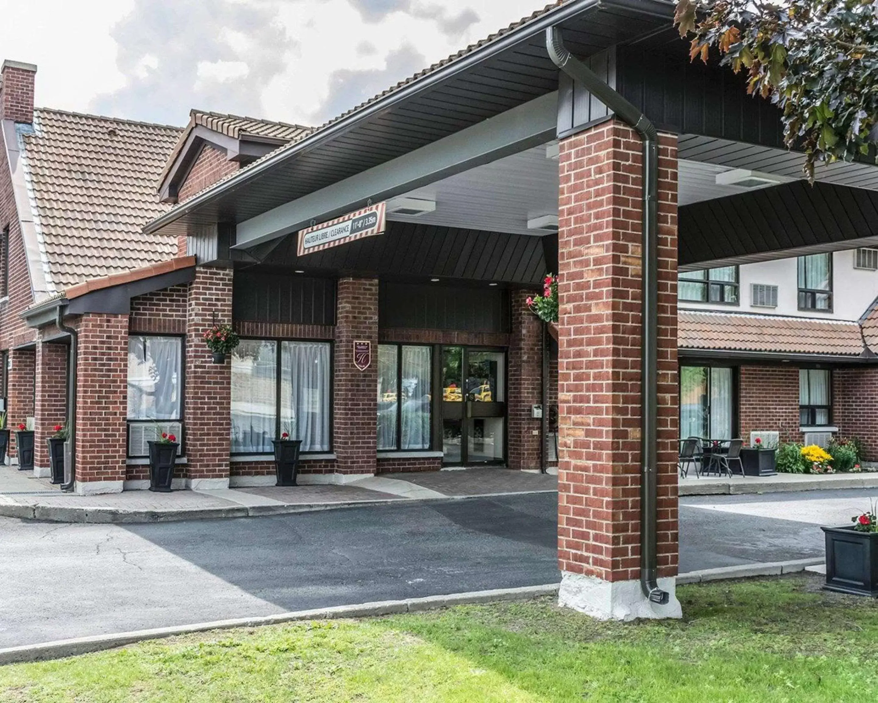 Property Building in Comfort Inn Drummondville