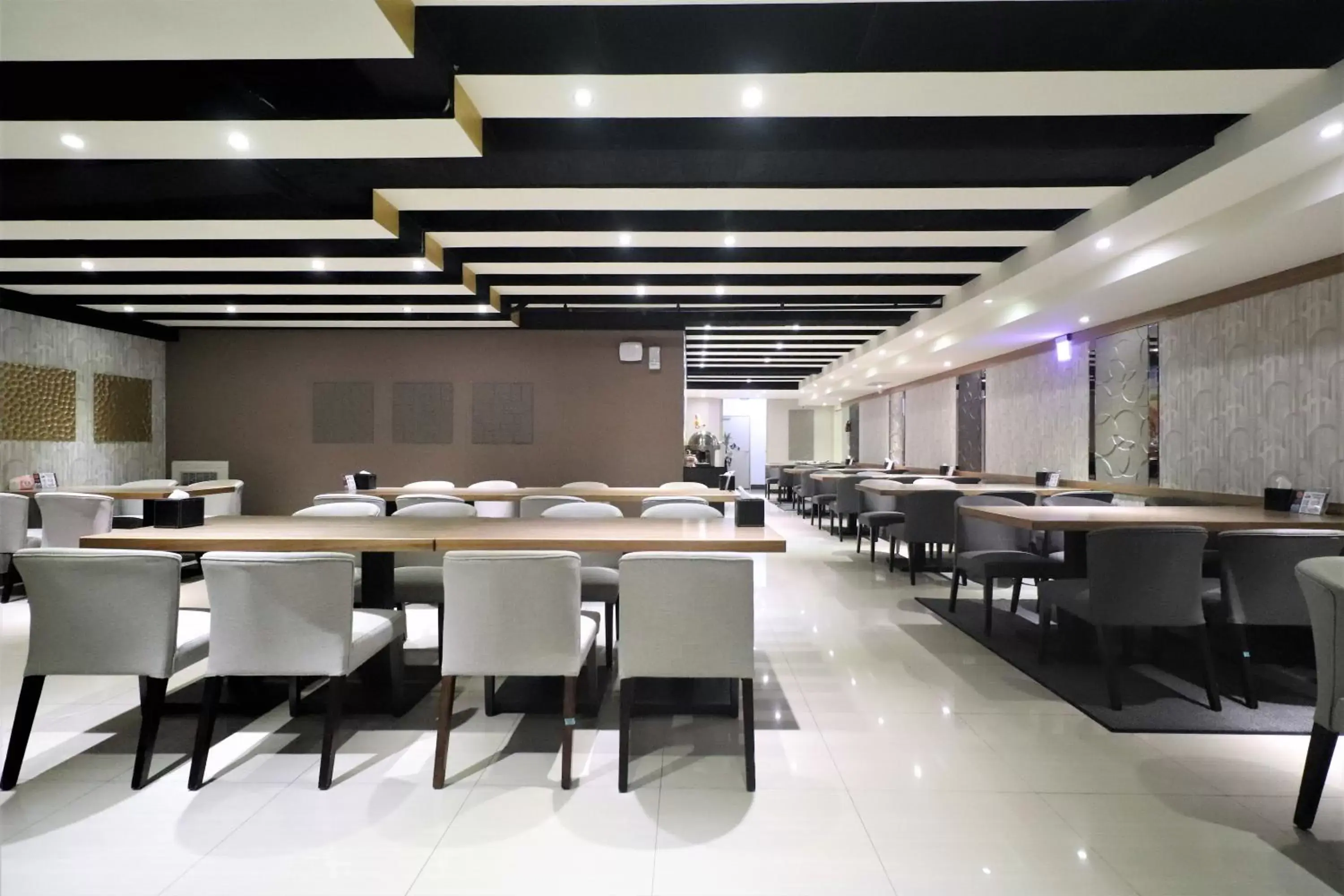 Restaurant/places to eat in J-HOTEL Restaurant/places to eat in J-HOTEL