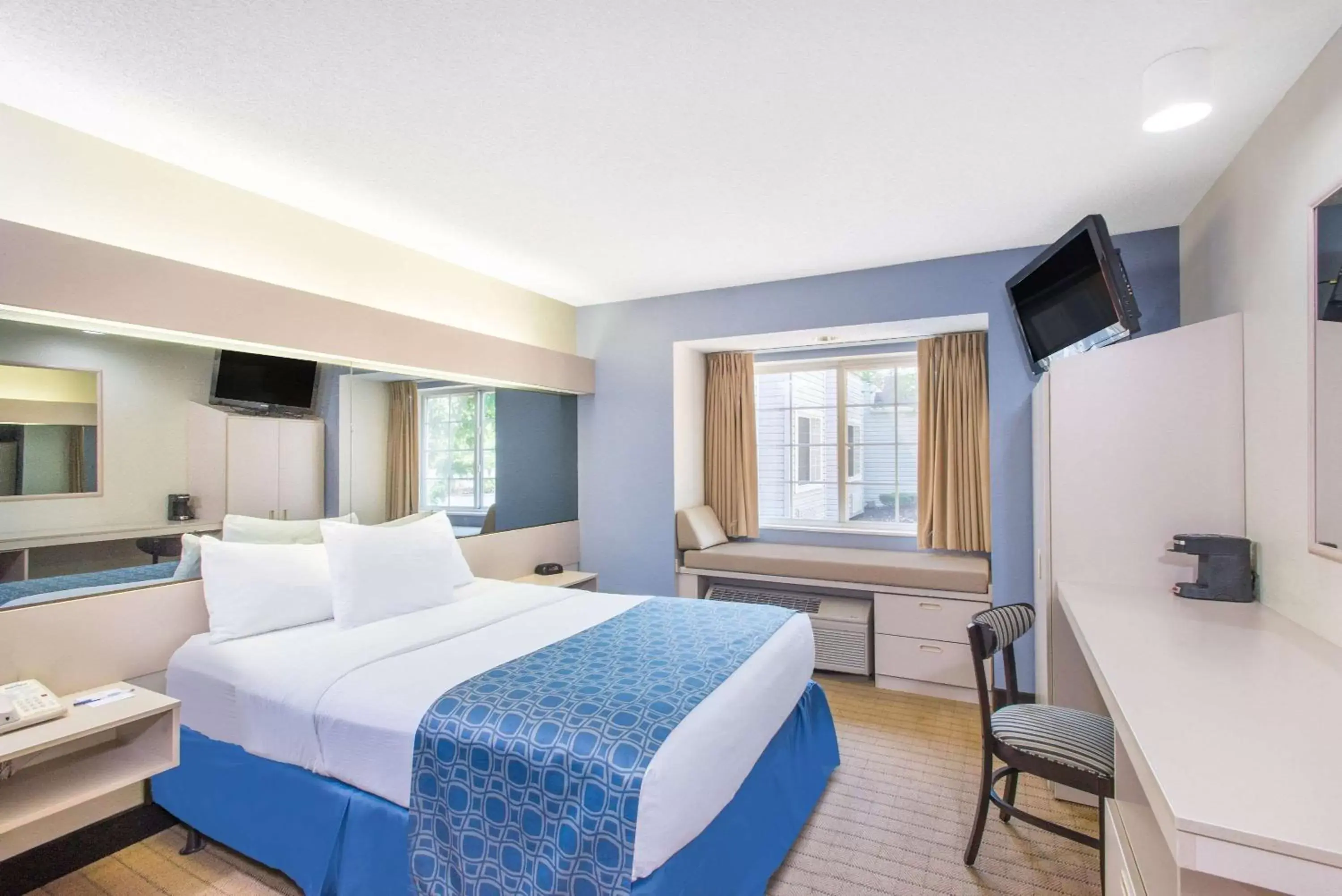 Photo of the whole room, Bed in Microtel Inn & Suites by Wyndham