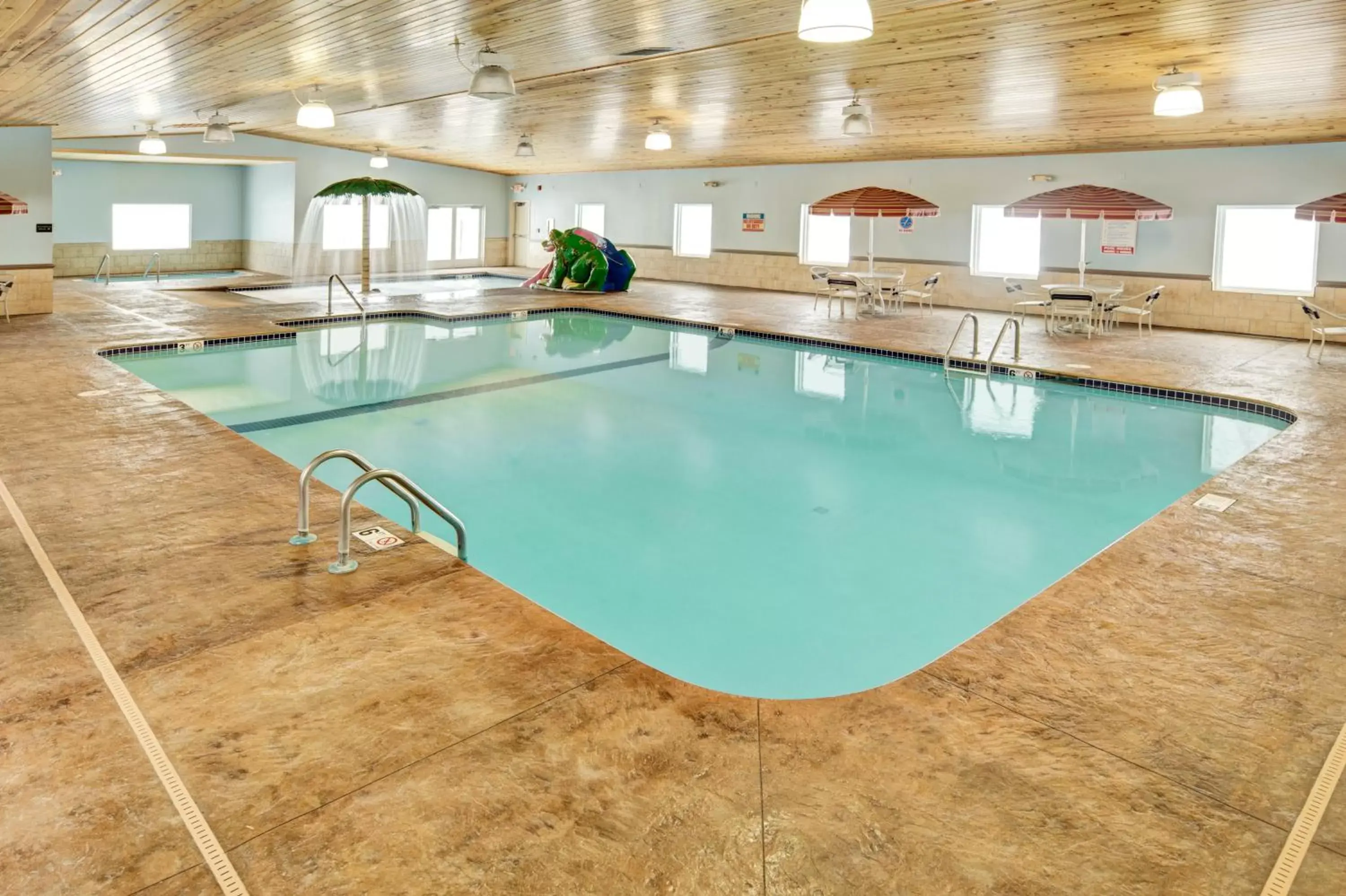 Swimming Pool in GuestHouse Inn & Suites Rochester
