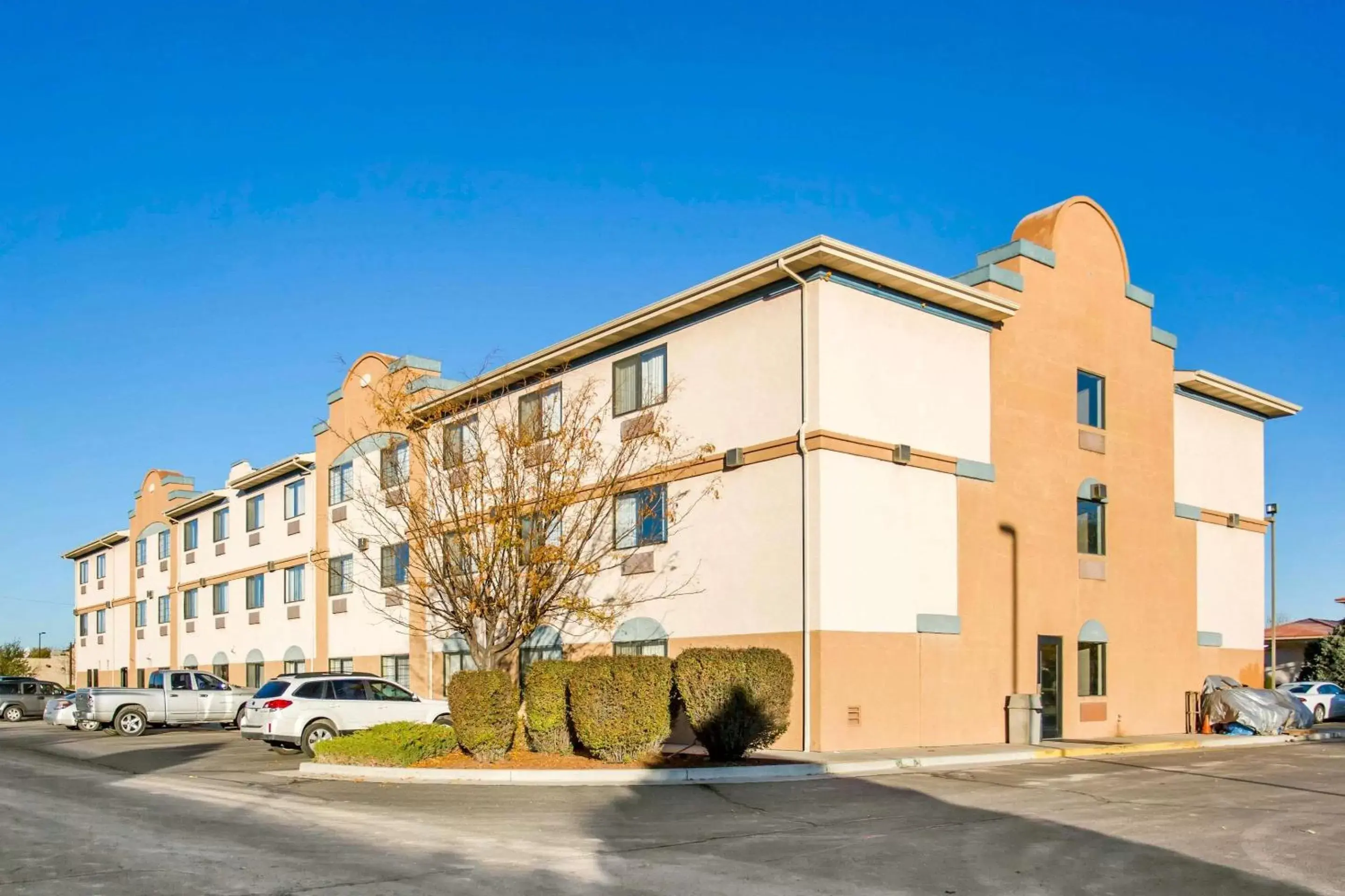 Property Building in Comfort Inn & Suites