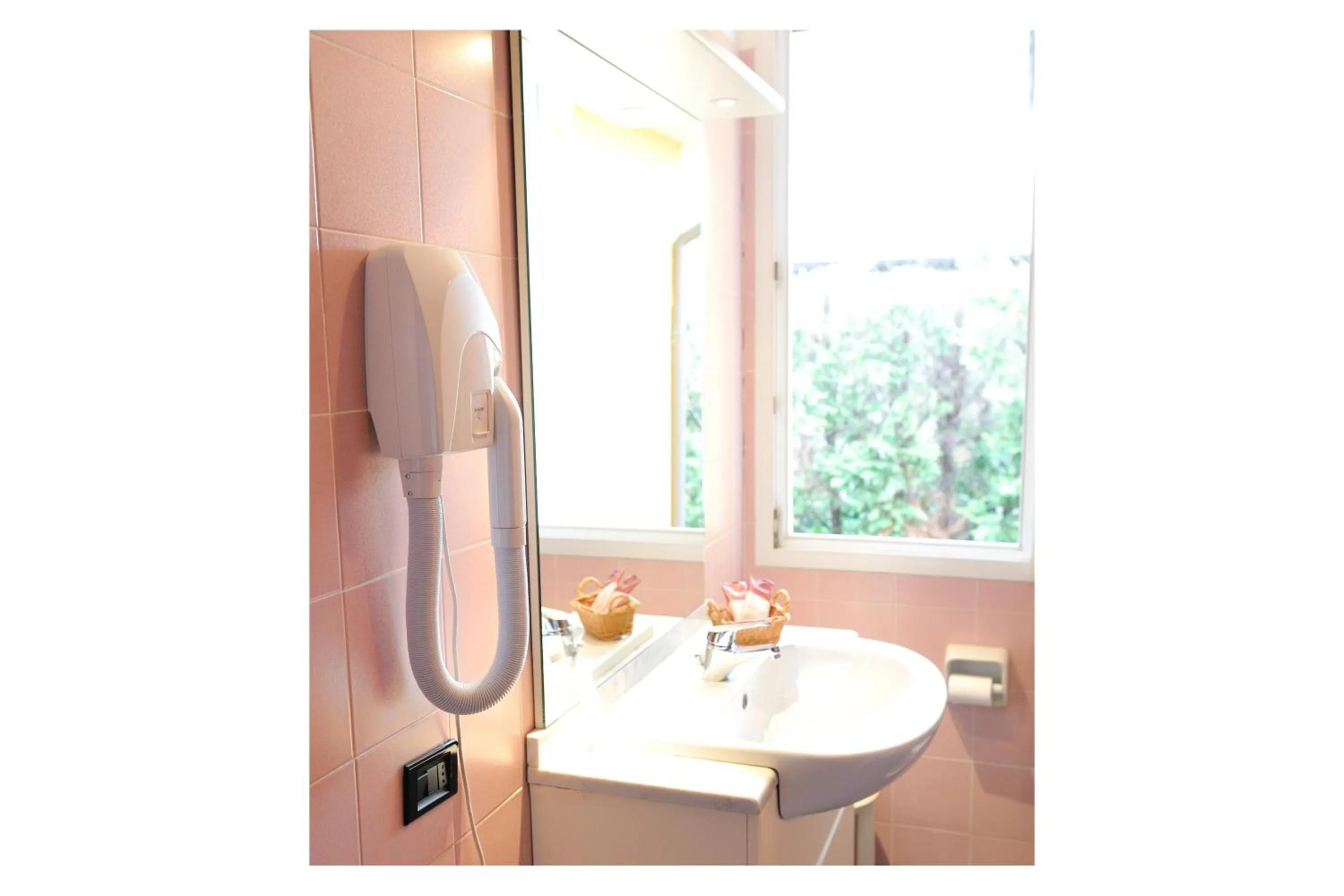 Bathroom in Rometta Hotel