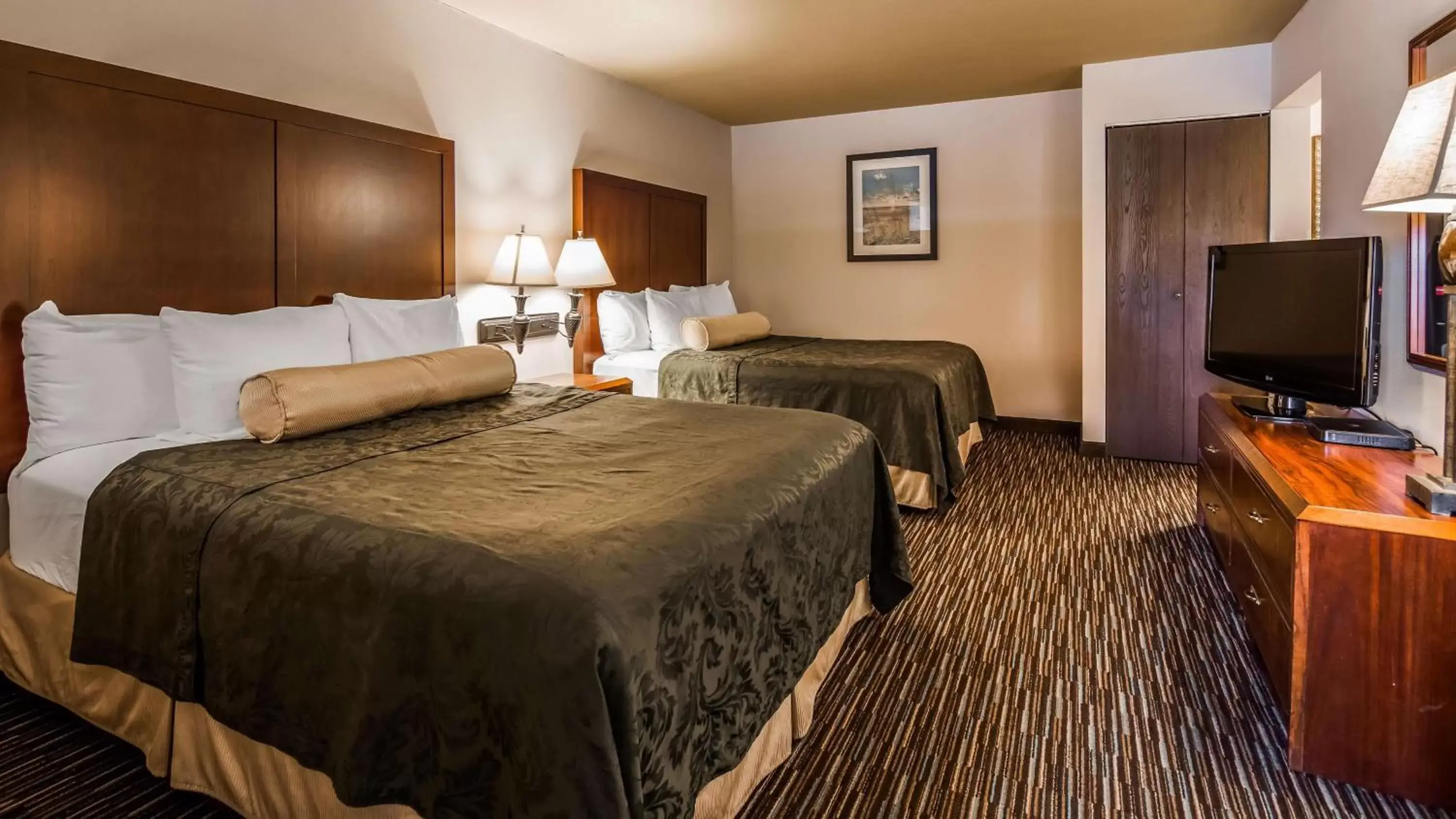 Photo of the whole room, Bed in Best Western Salbasgeon Inn & Suites