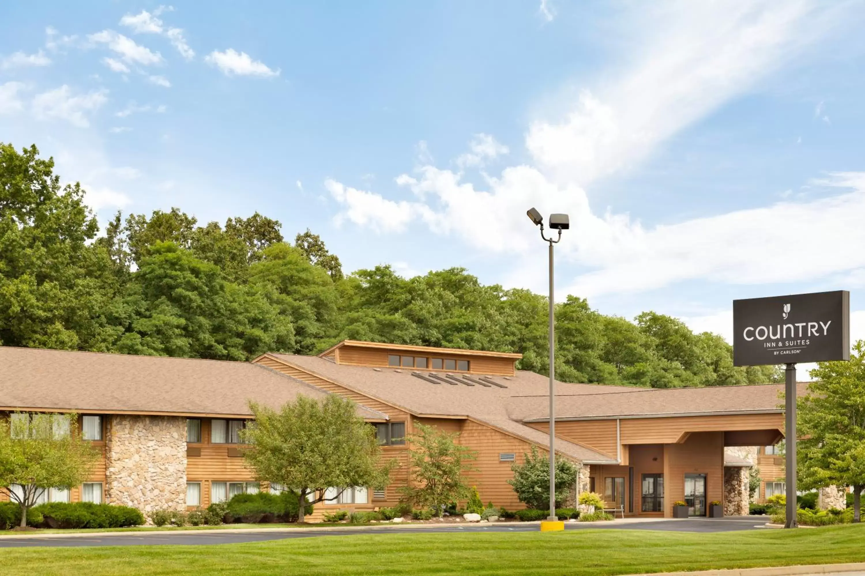 Property building in Country Inn & Suites by Radisson, Mishawaka, IN Property building in Country Inn & Suites by Radisson, Mishawaka, IN