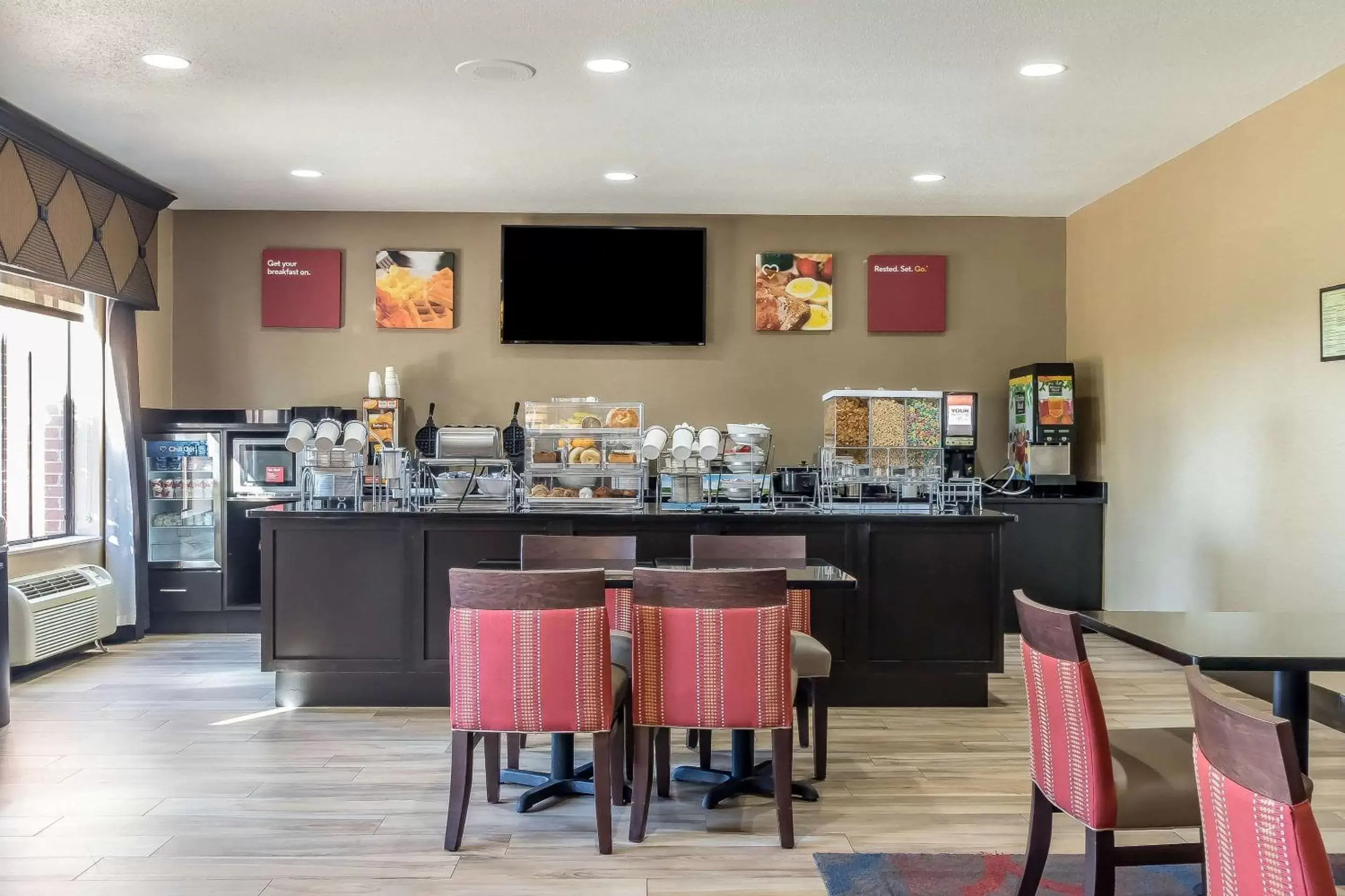 Restaurant/Places to Eat in Comfort Suites St Charles-St Louis