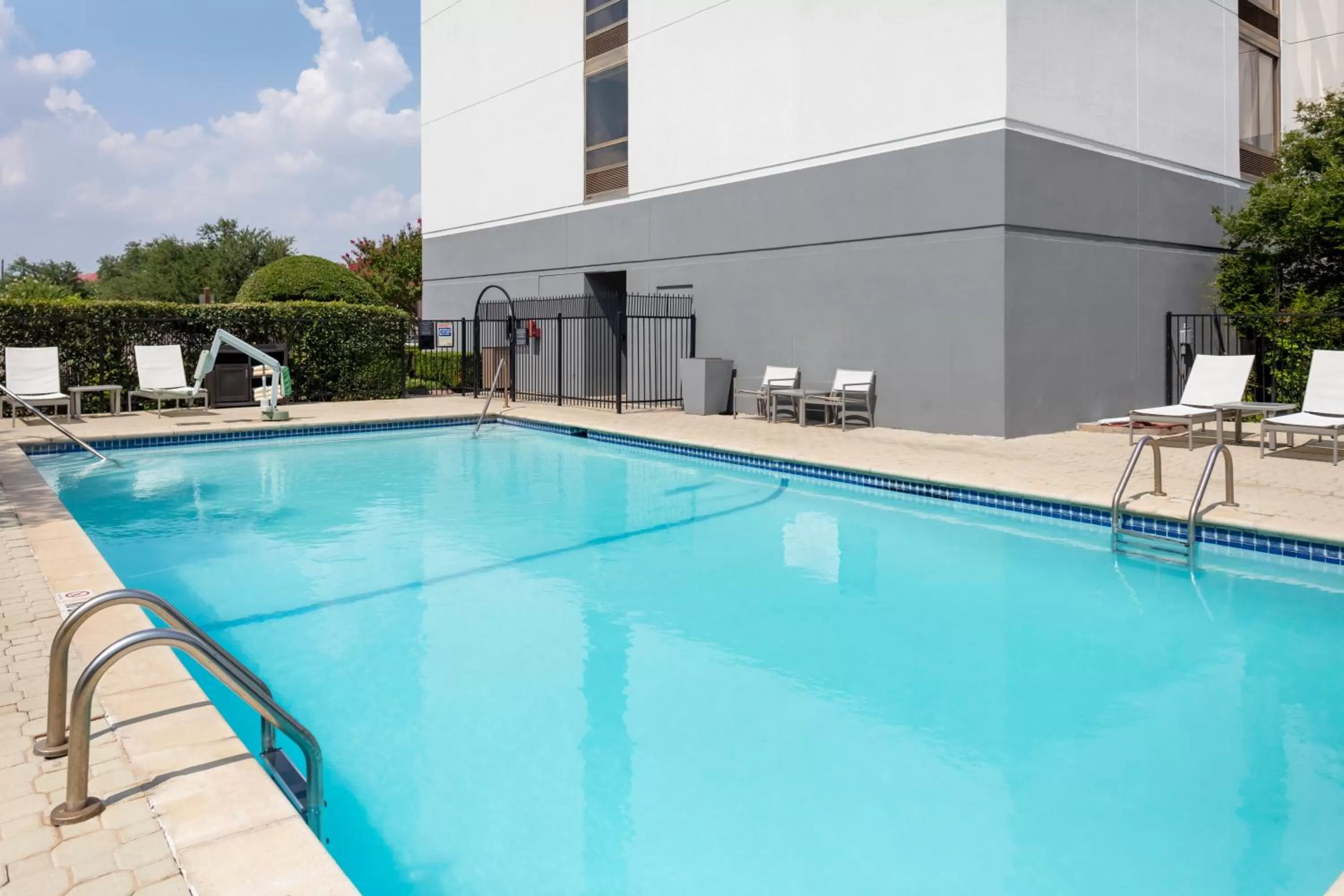 Swimming pool in Hyatt Place-Dallas/Arlington