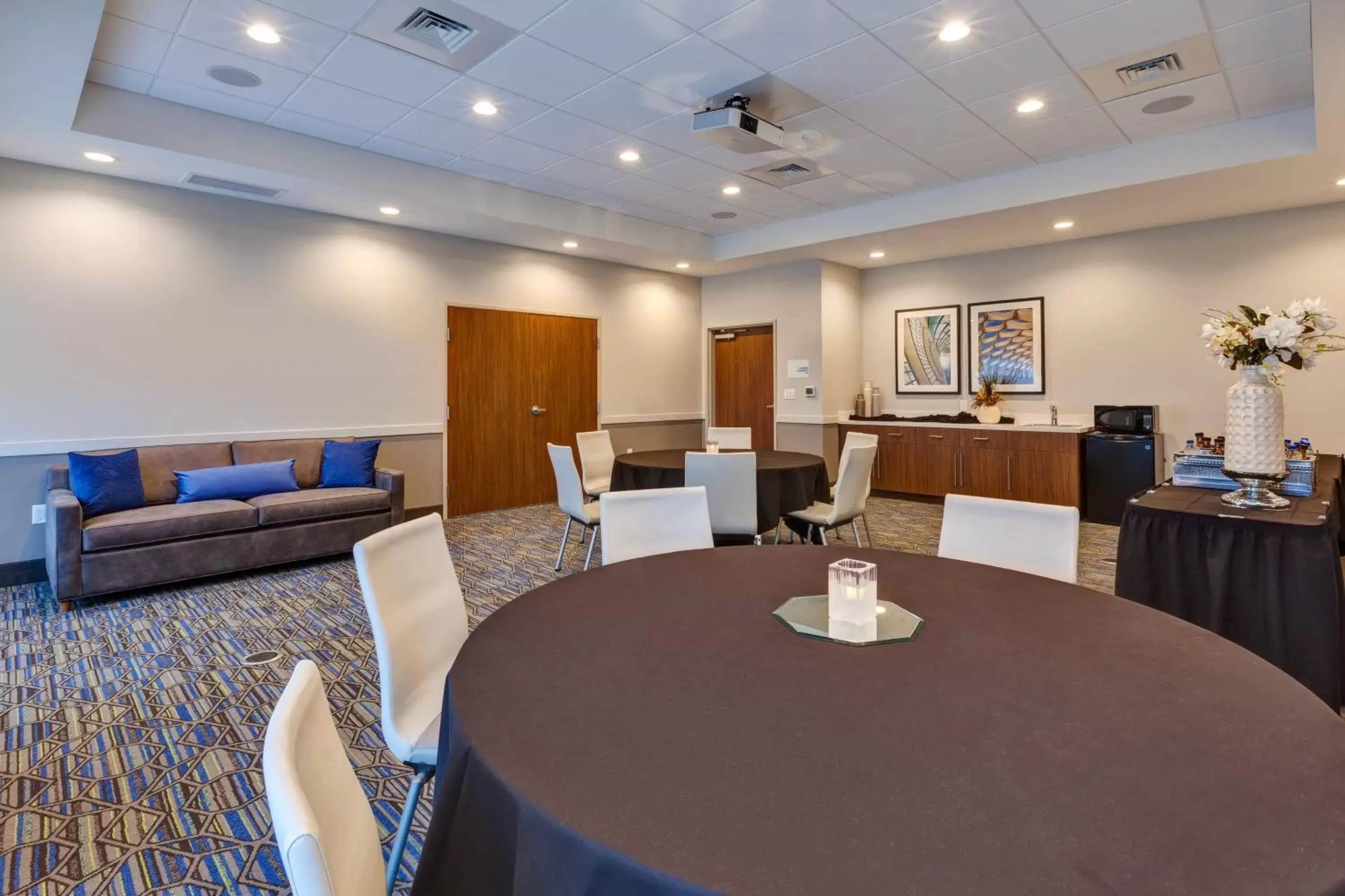 Meeting/conference room in Holiday Inn Express- Eau Claire West I-94, an IHG Hotel