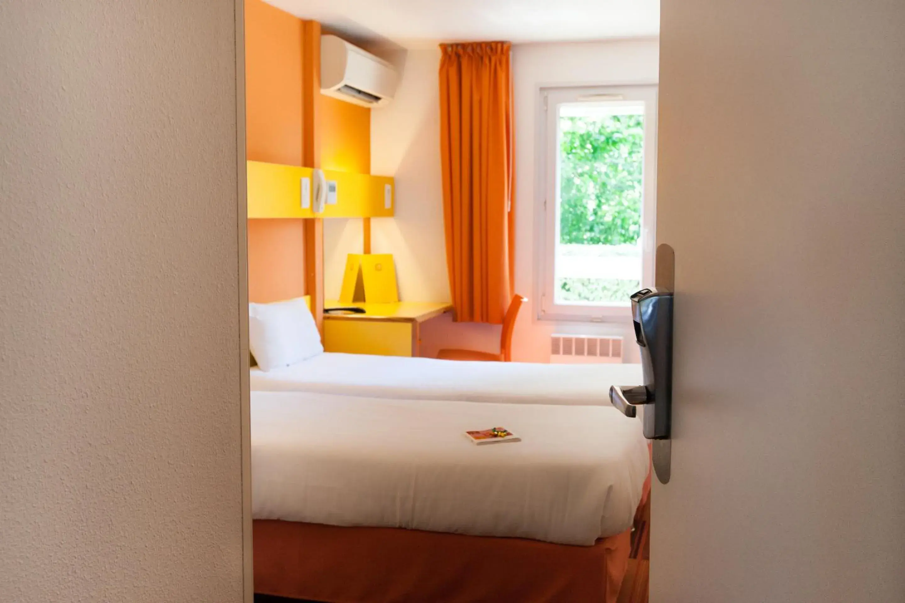 Photo of the whole room, Bed in HOTEL LE BORDEAUX LAC Originals Access - Ex P'tit Dej Hotel
