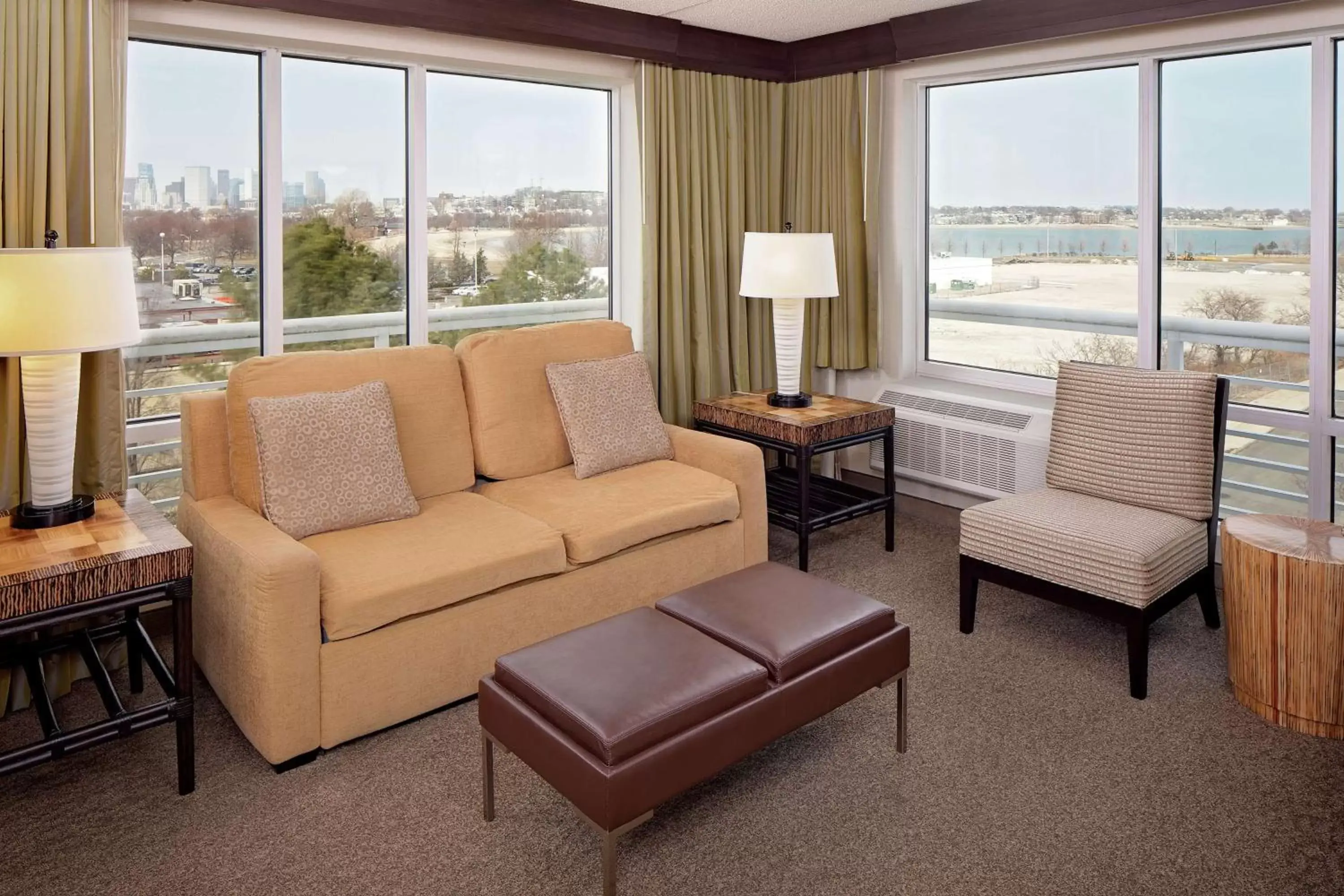 Living room, Seating Area in DoubleTree by Hilton Hotel Boston Bayside