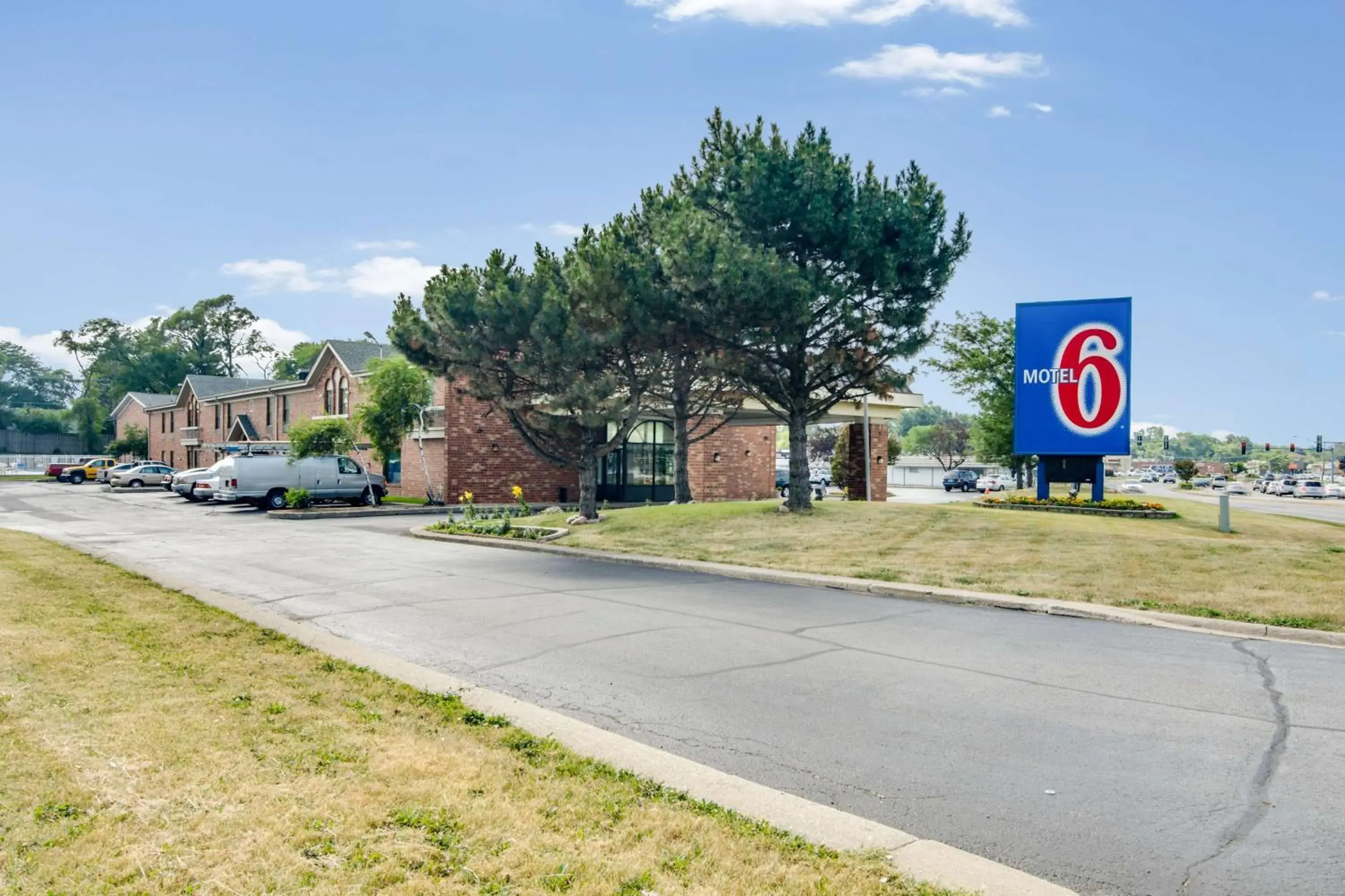 Property building in Motel 6-Waukegan, IL