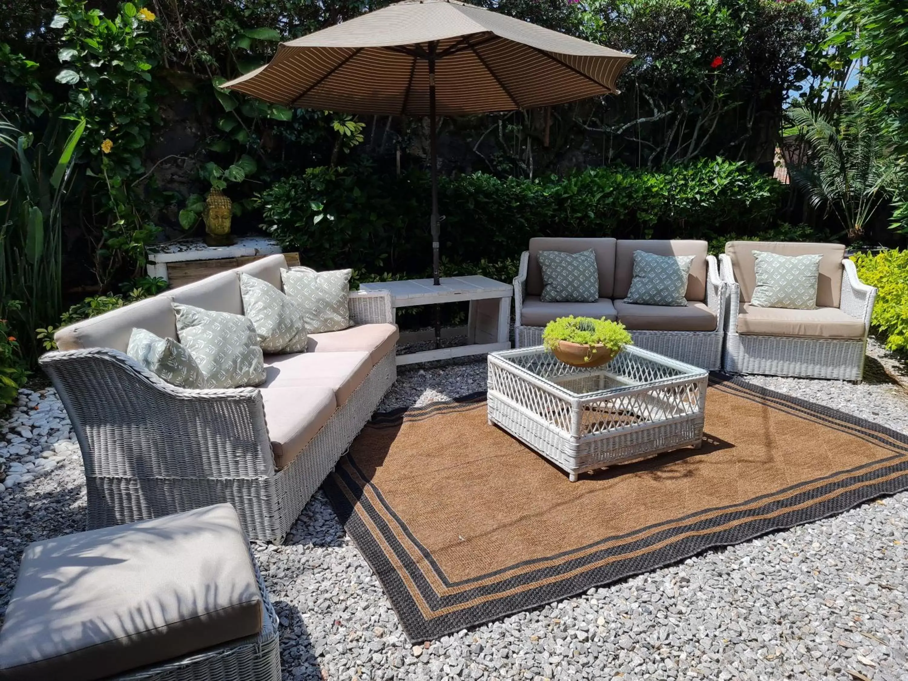 Patio, Seating Area in Vf Hotel