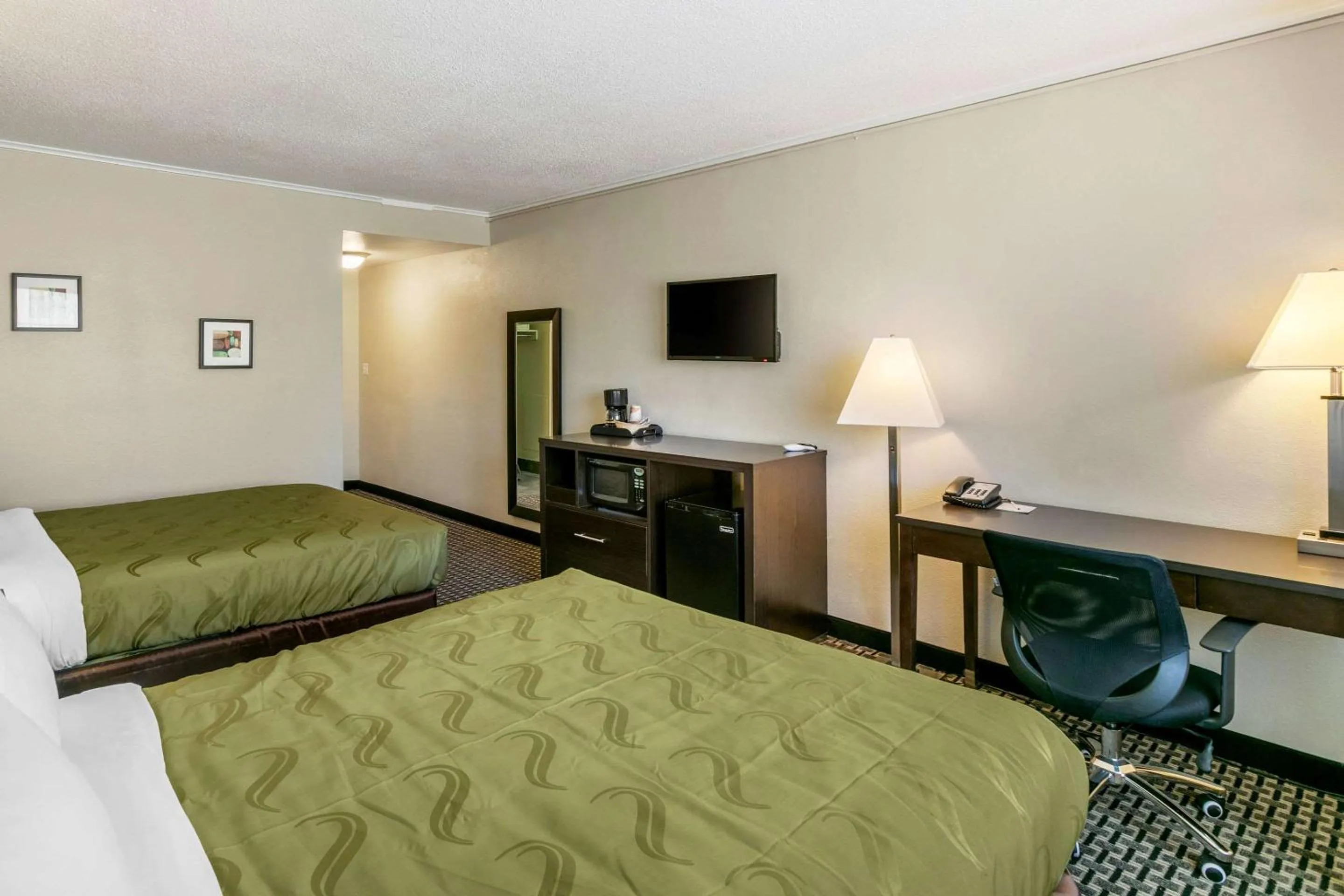 Photo of the whole room, Bed in Quality Inn Rawlins I-80