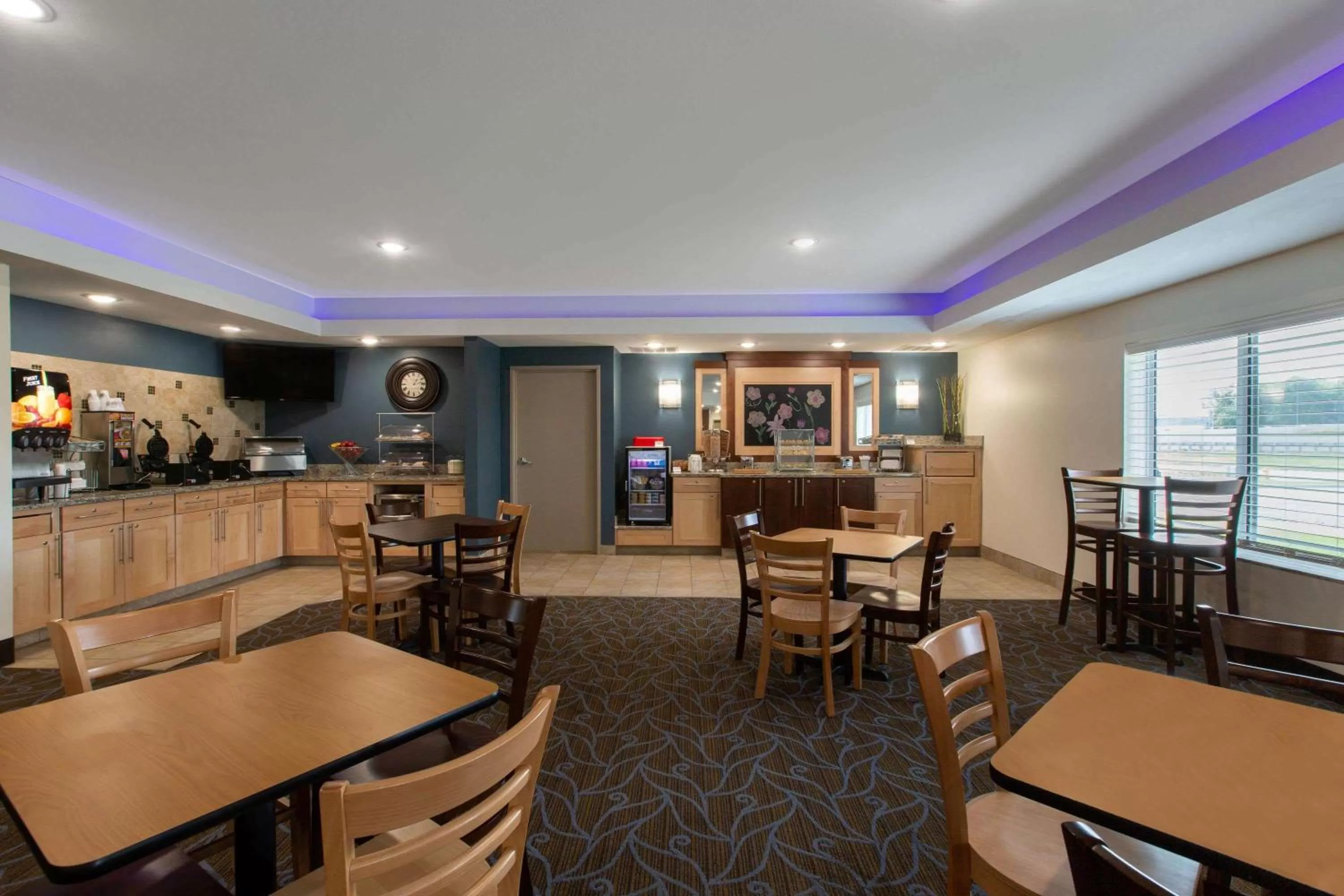 Restaurant/places to eat in AmericInn by Wyndham Sioux Falls North