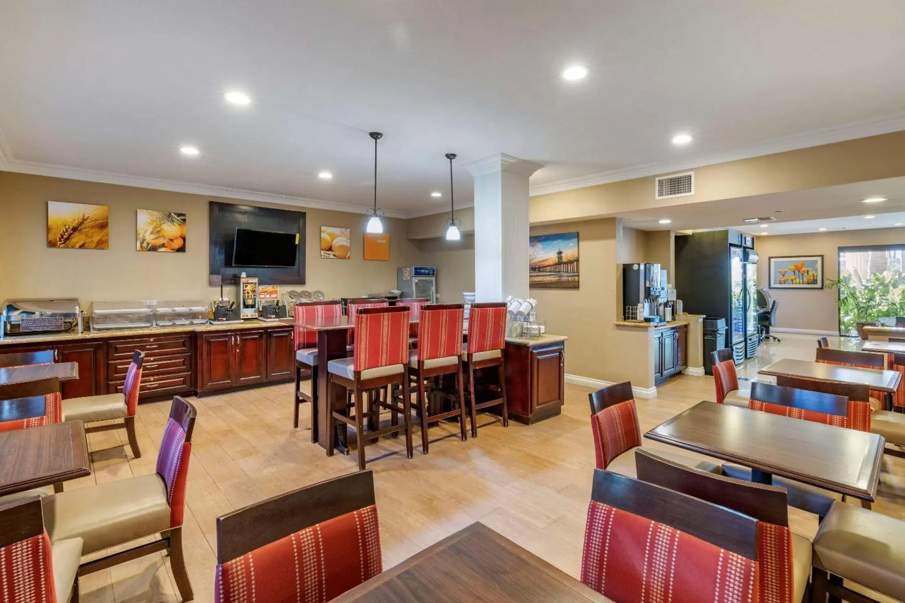 Restaurant/Places to Eat in Comfort Inn & Suites Huntington Beach