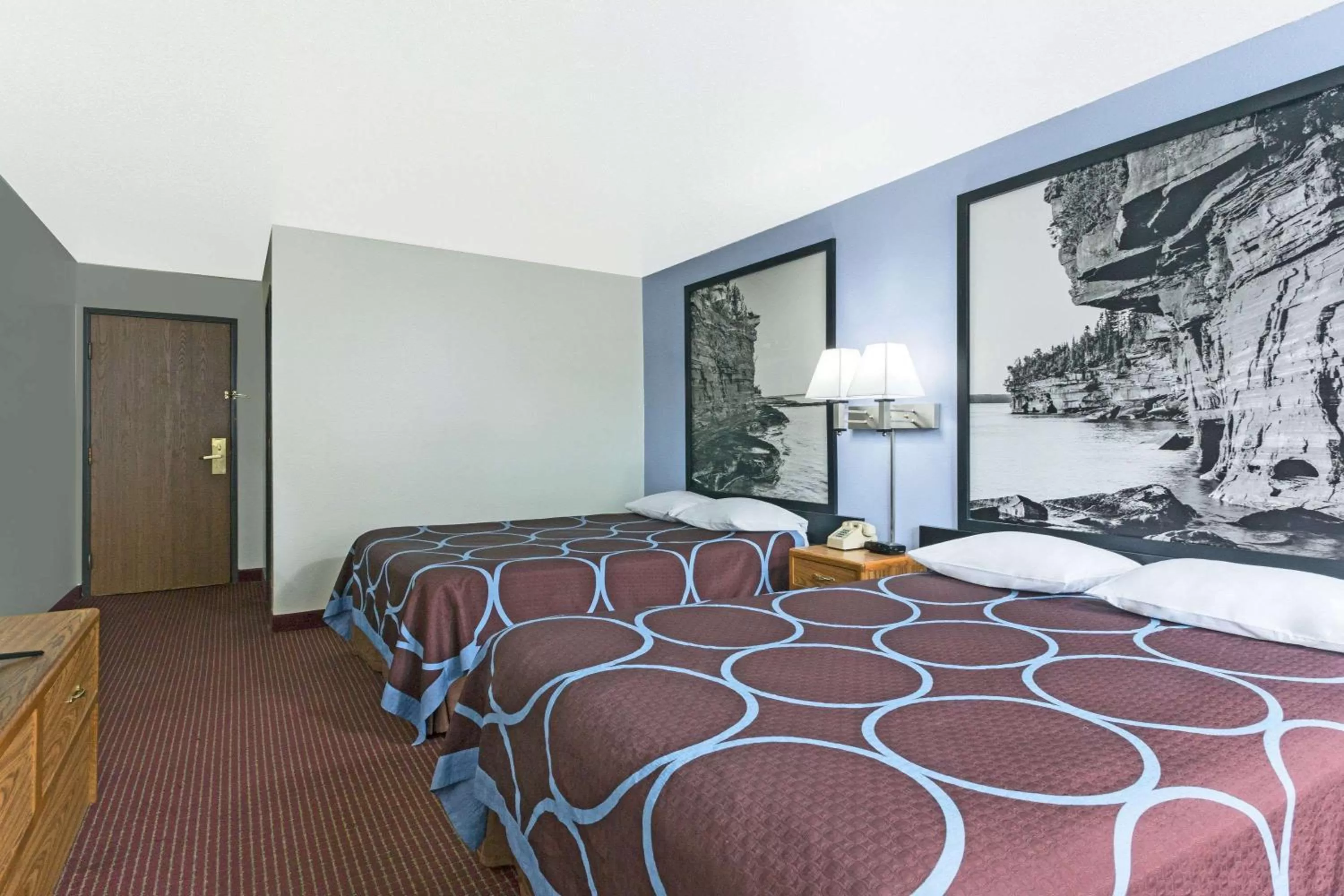 Photo of the whole room, Bed in Super 8 by Wyndham Wisconsin Dells