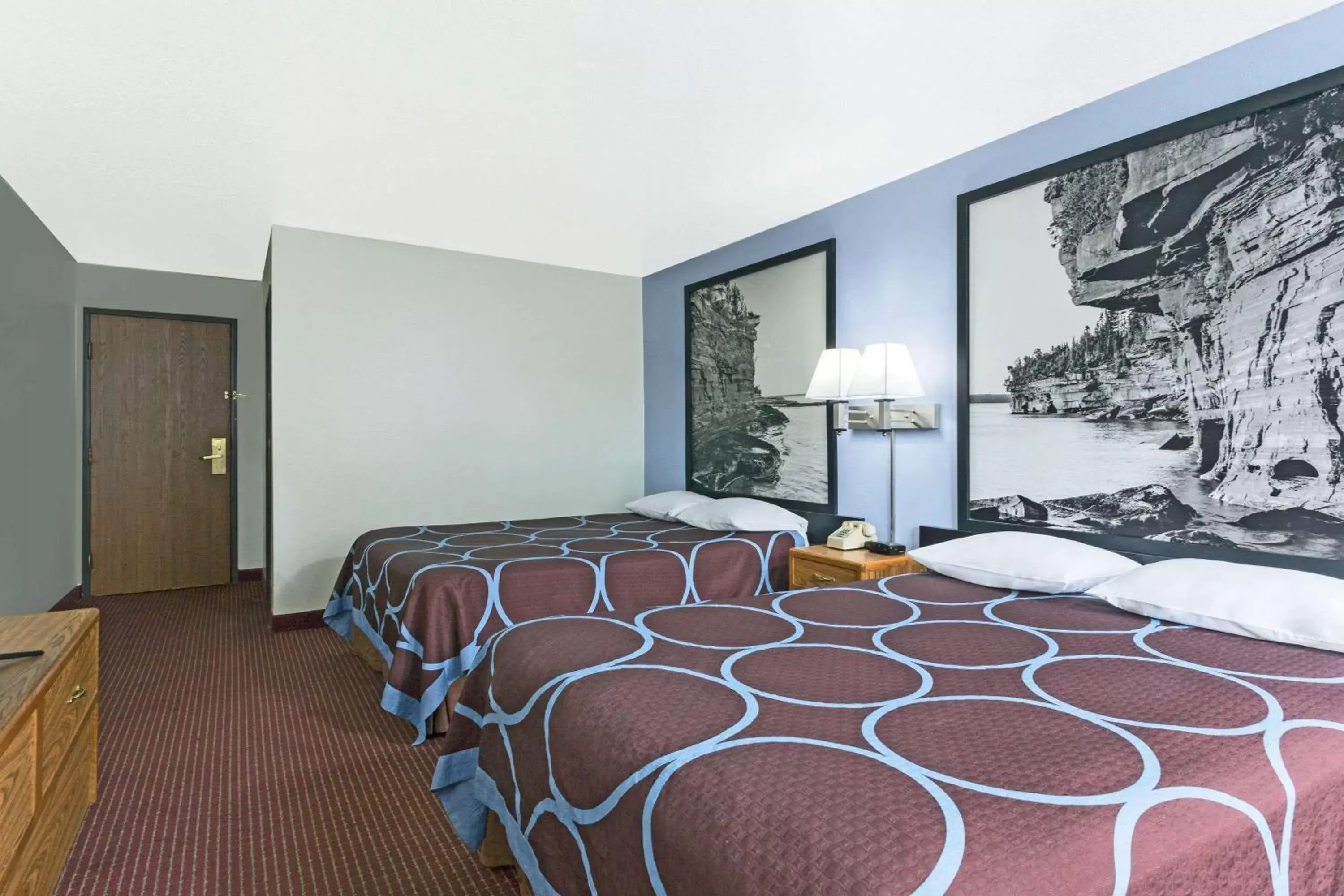 Photo of the whole room, Bed in Super 8 by Wyndham Wisconsin Dells Photo of the whole room, Bed in Super 8 by Wyndham Wisconsin Dells