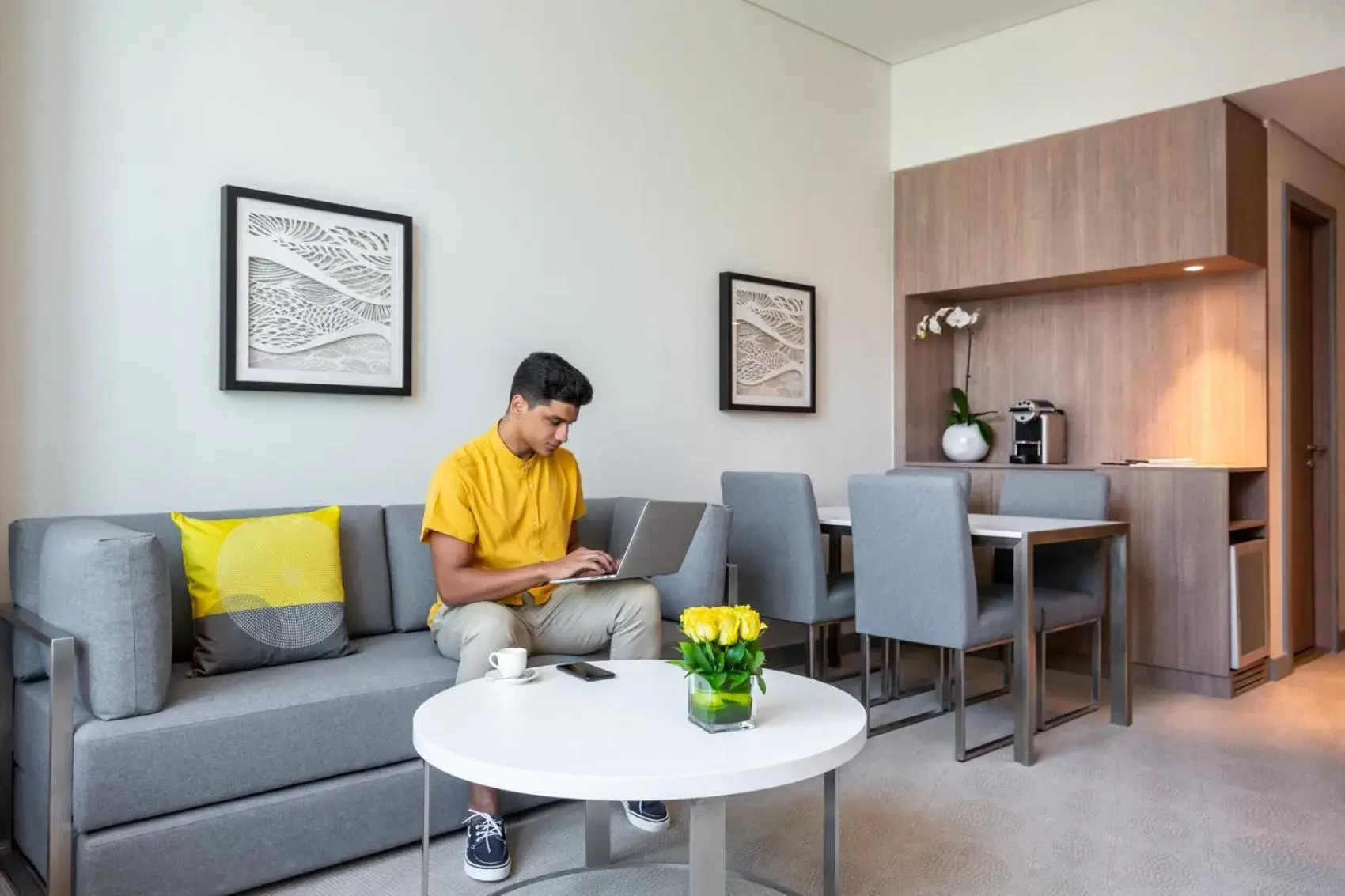 Living room in Novotel Bur Dubai - Healthcare City