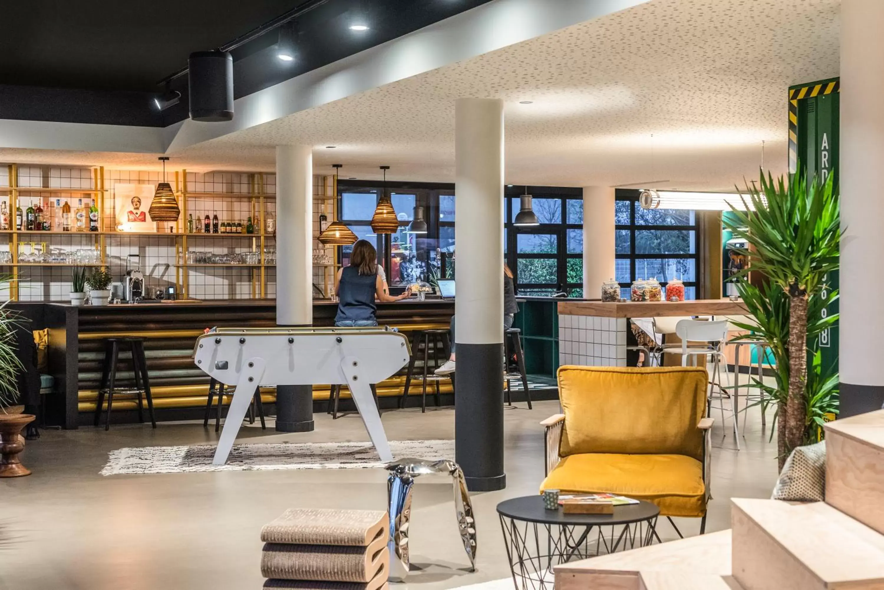 Lounge or bar in ibis Styles Lyon Meyzieu Stadium