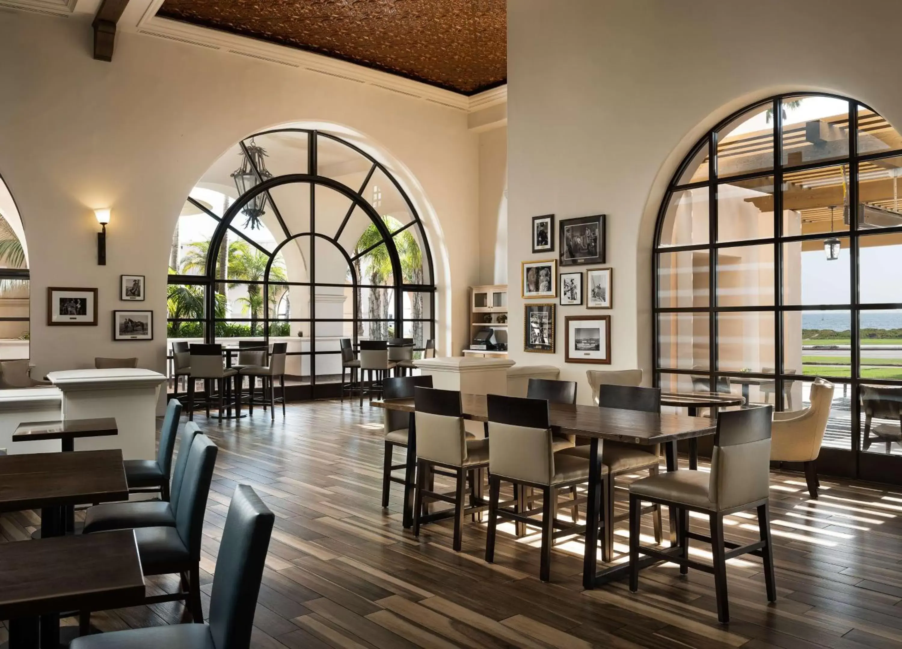 Restaurant/Places to Eat in Hilton Santa Barbara Beachfront Resort