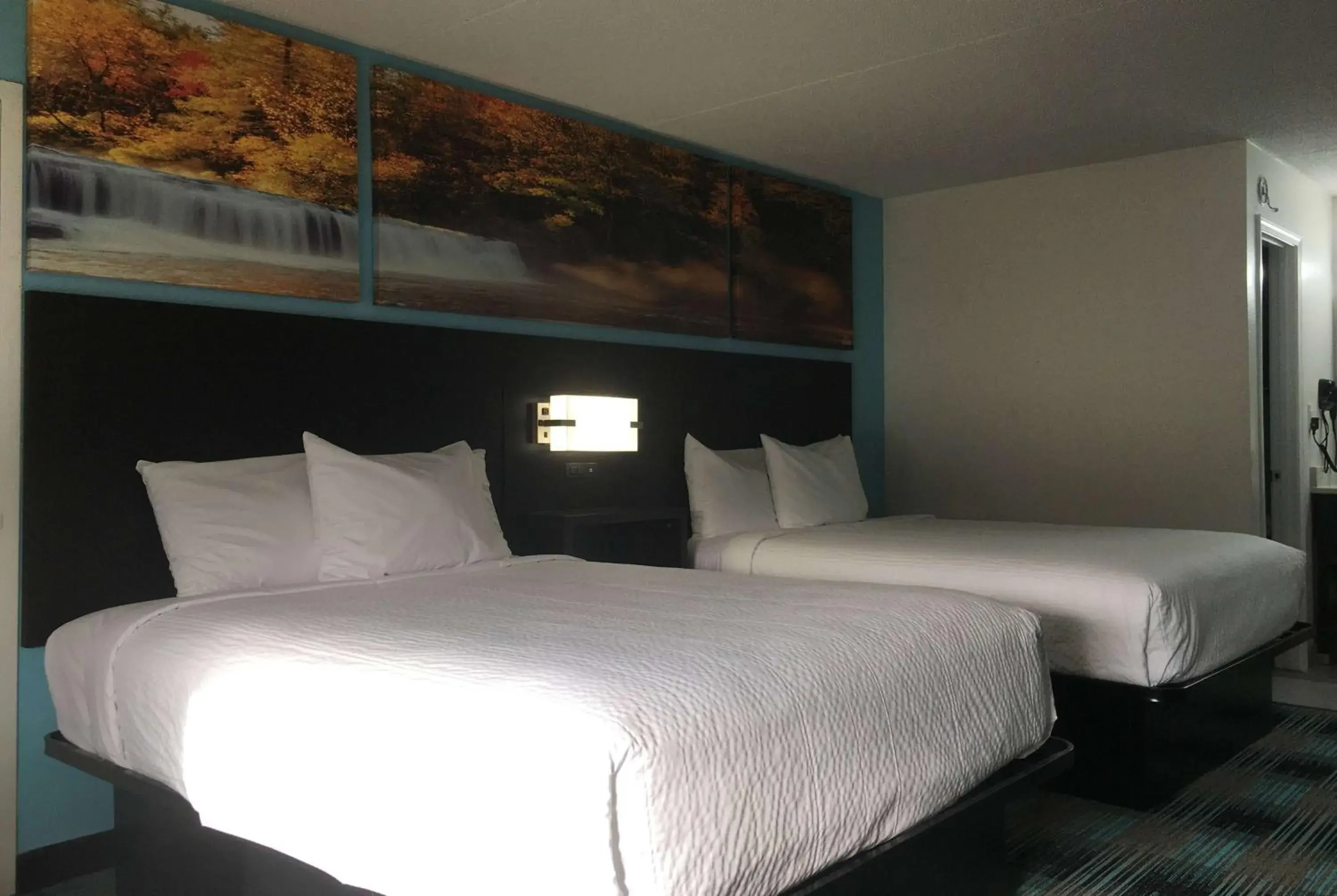 Bed in Days Inn by Wyndham Calhoun GA I-75 and US-41