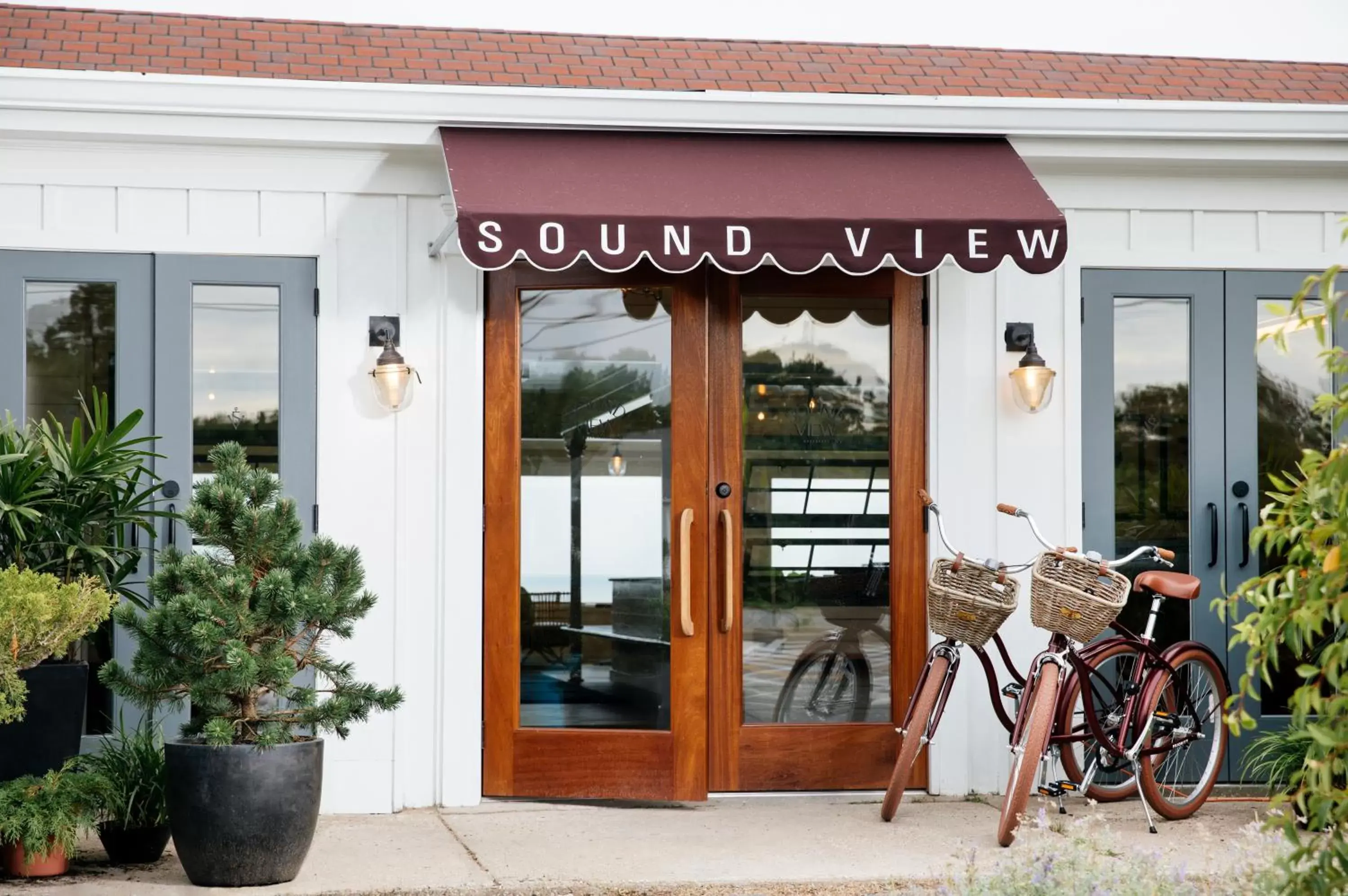 Facade/entrance in Sound View Greenport Facade/entrance in Sound View Greenport