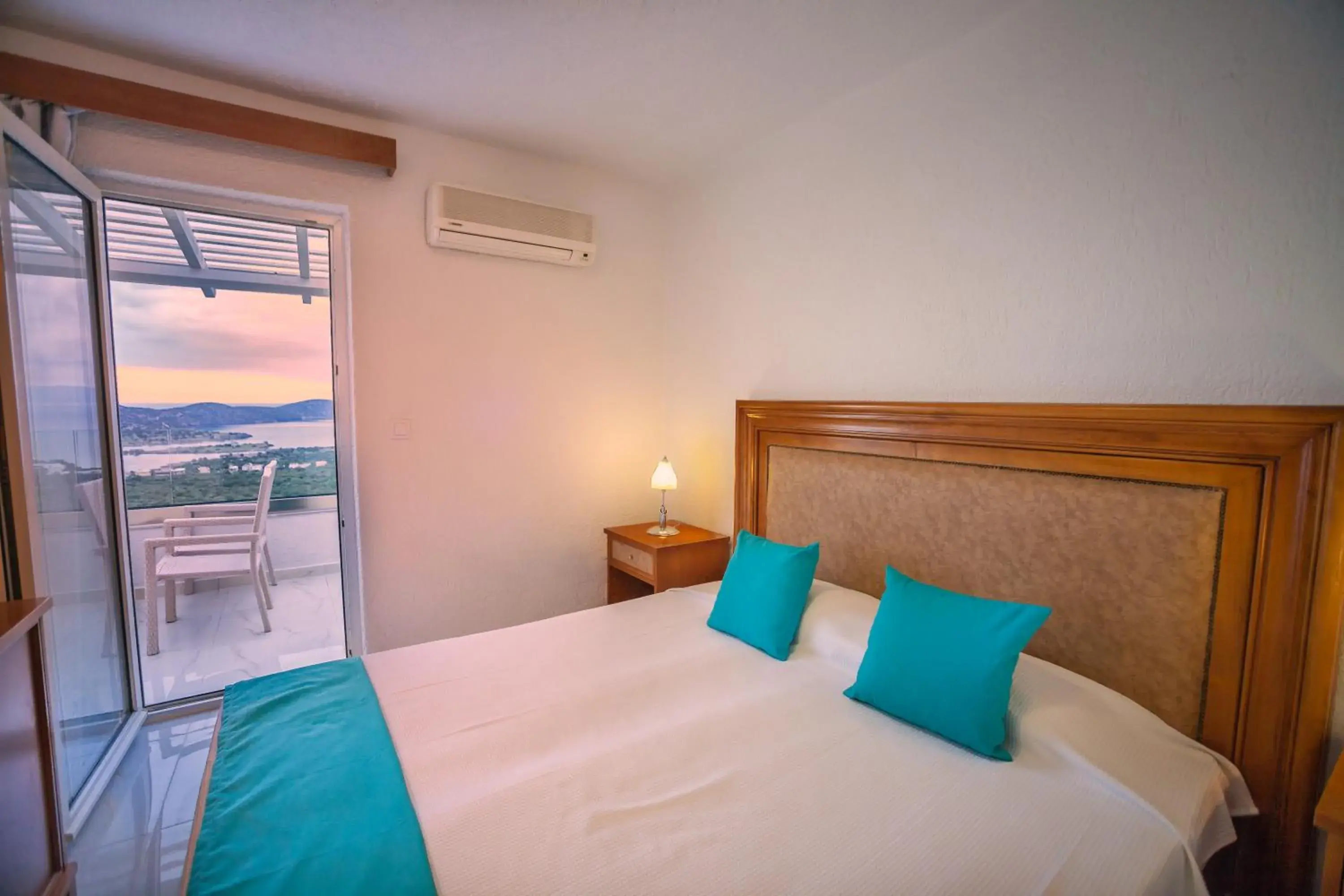 Bed in Elounda Water Park Residence Hotel