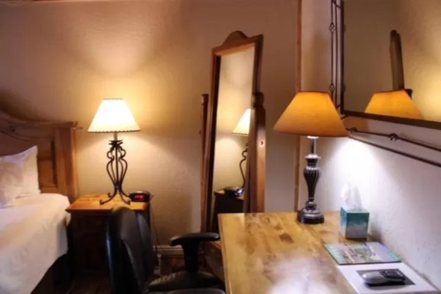 Bedroom, Bed in The Boulder Creek Lodge