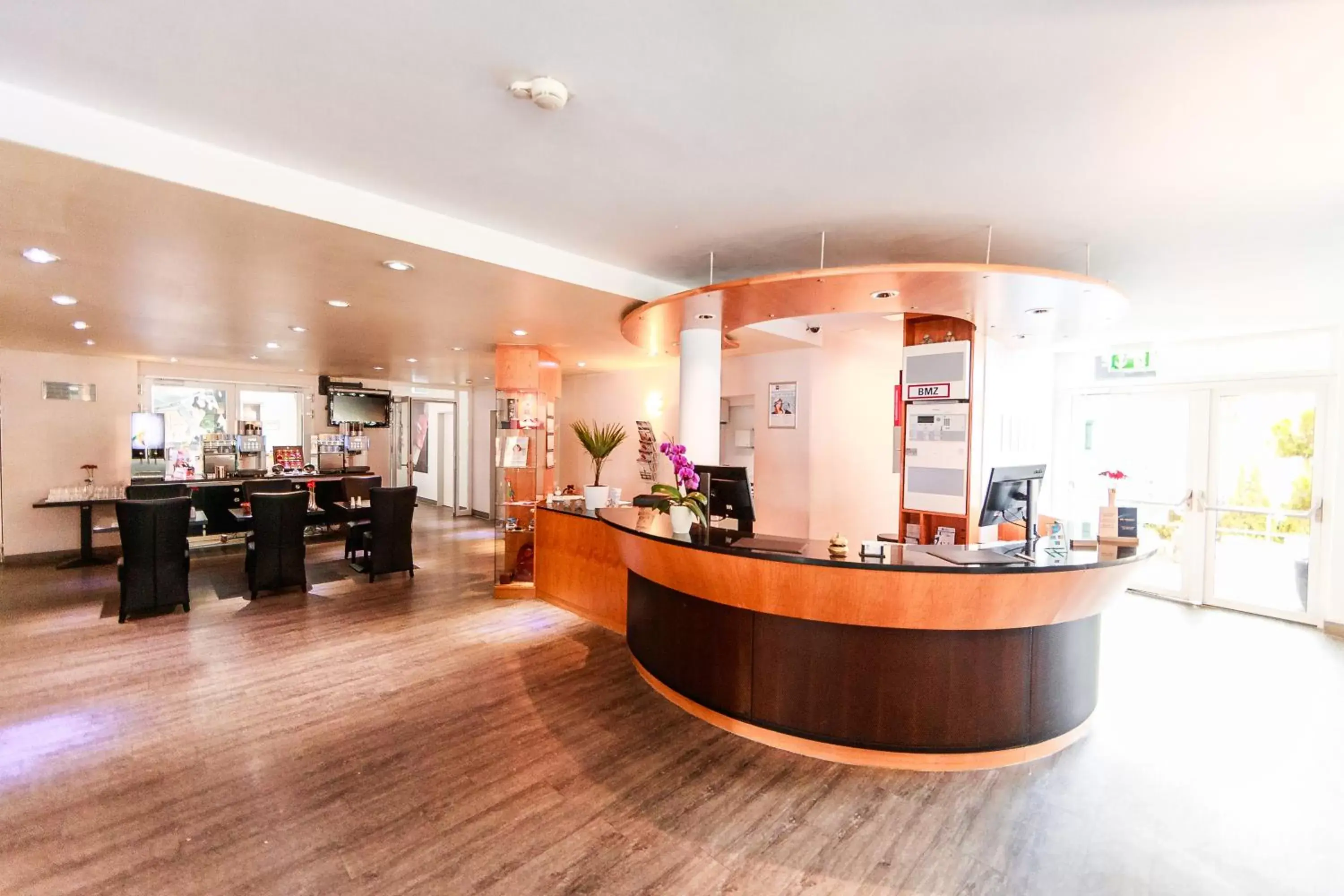 Lobby or reception in Best Western Plaza Hotel Stuttgart-Filderstadt