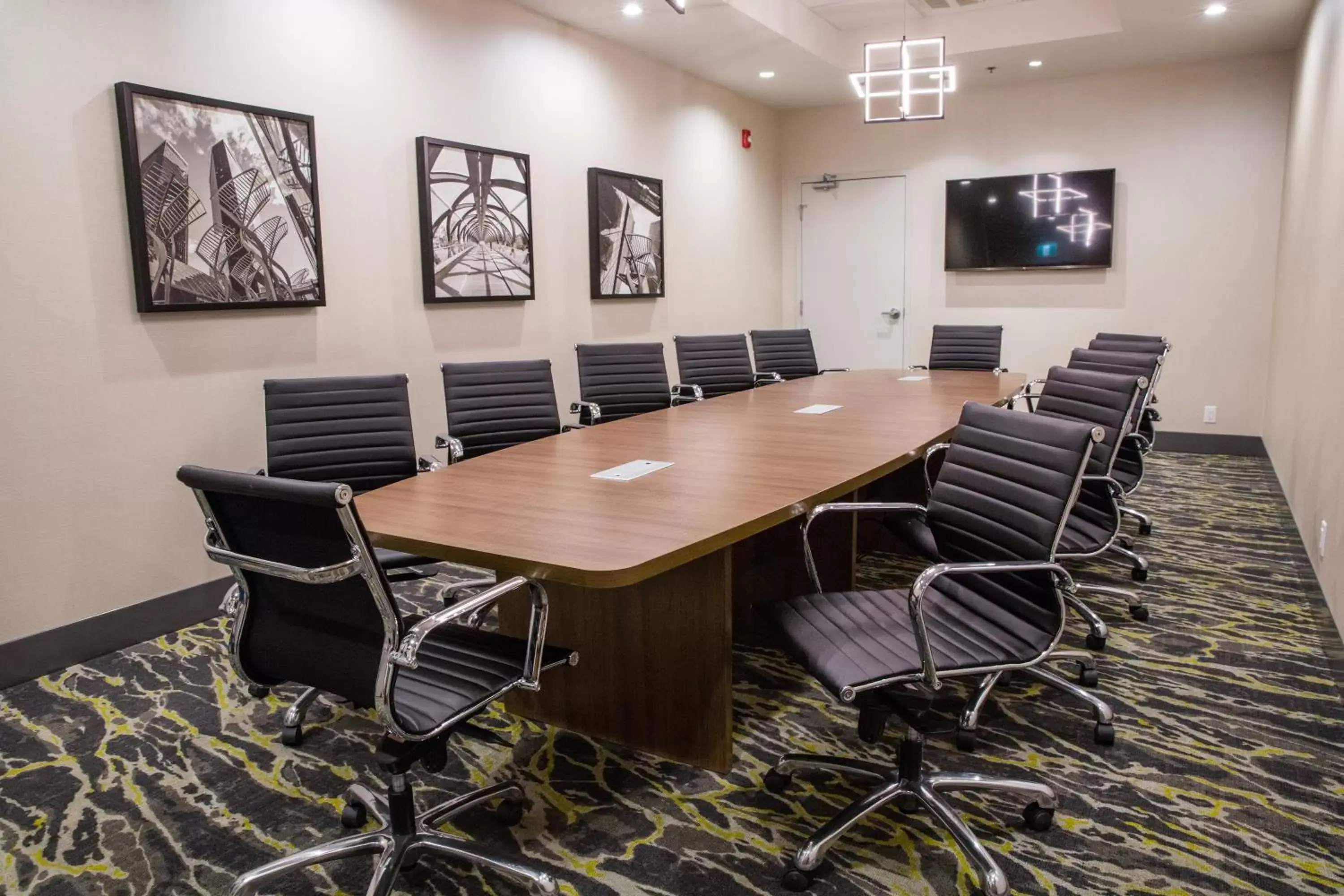 Meeting/conference room in Holiday Inn Hotel & Suites Calgary South - Conference Ctr, an IHG Hotel